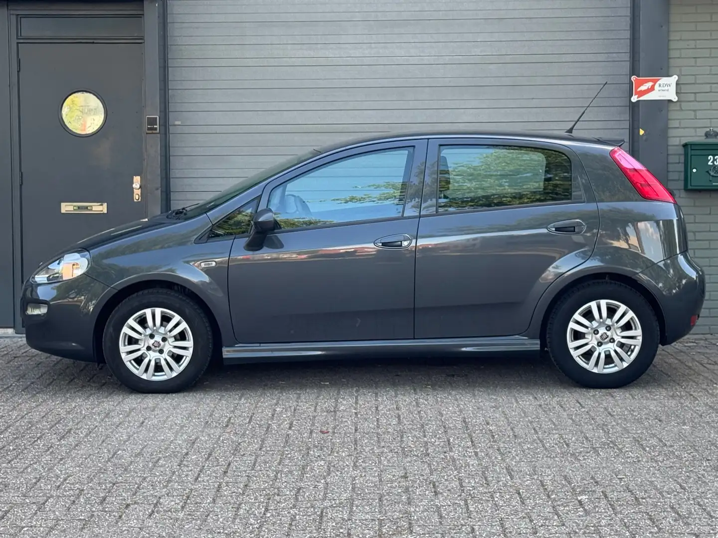 Fiat Punto Evo 1.3 M-Jet Street Grijs - 2