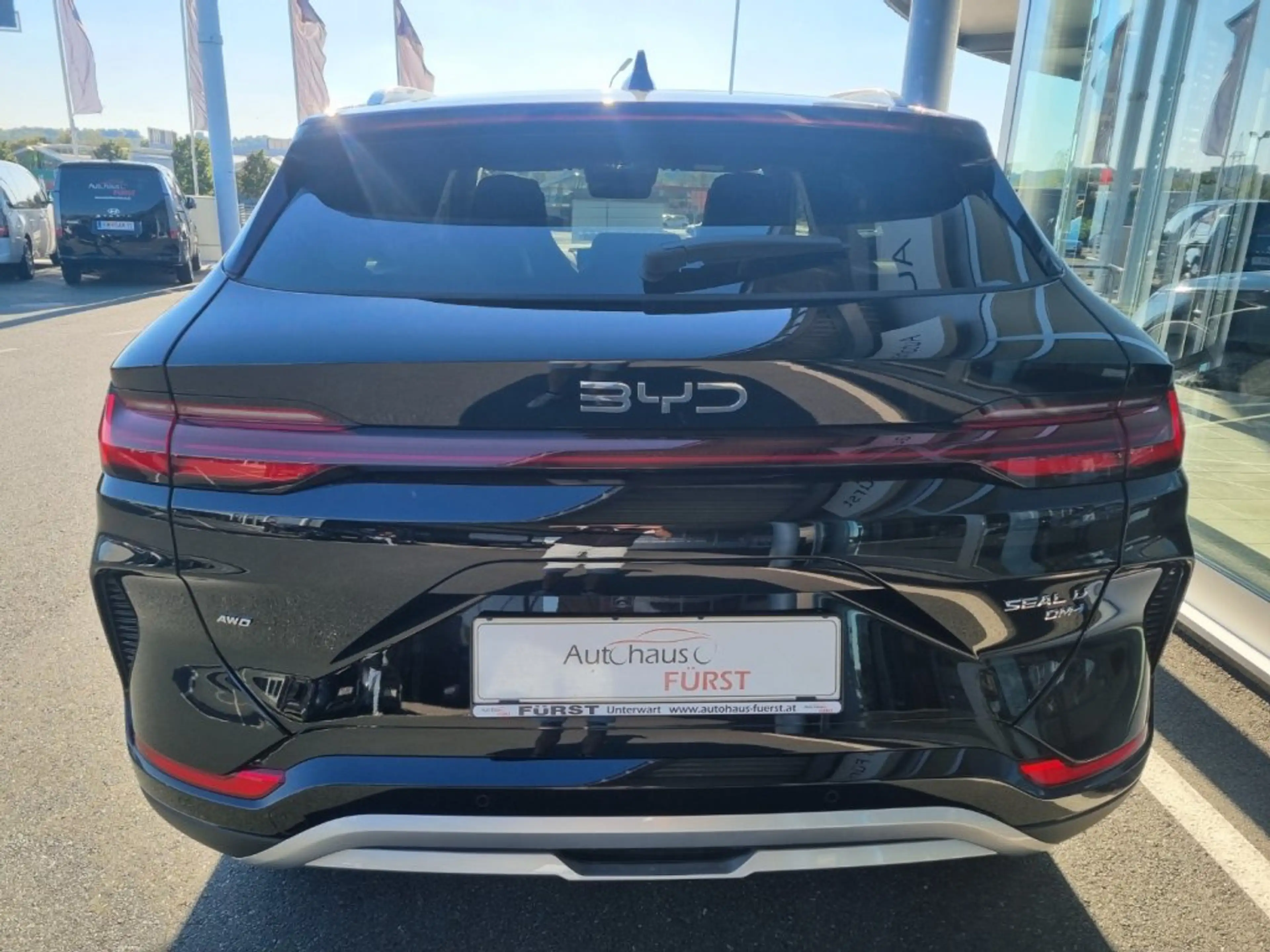 BYD Seal U DM-i Design AWD — photo 4