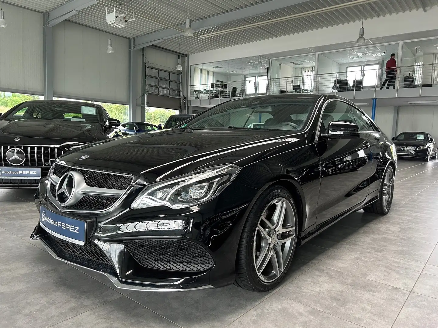 Mercedes-Benz E 220 d Coupe SPORTPAKET AMG-NAVI-MULTIKONTURSIT Noir - 2