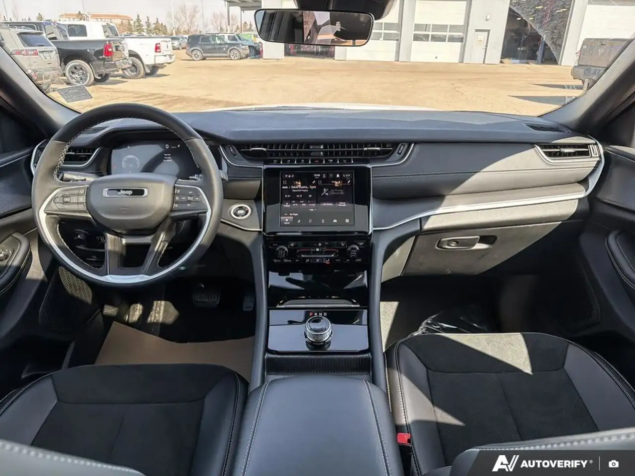 Jeep Grand Cherokee снимка Jeep Grand Cherokee