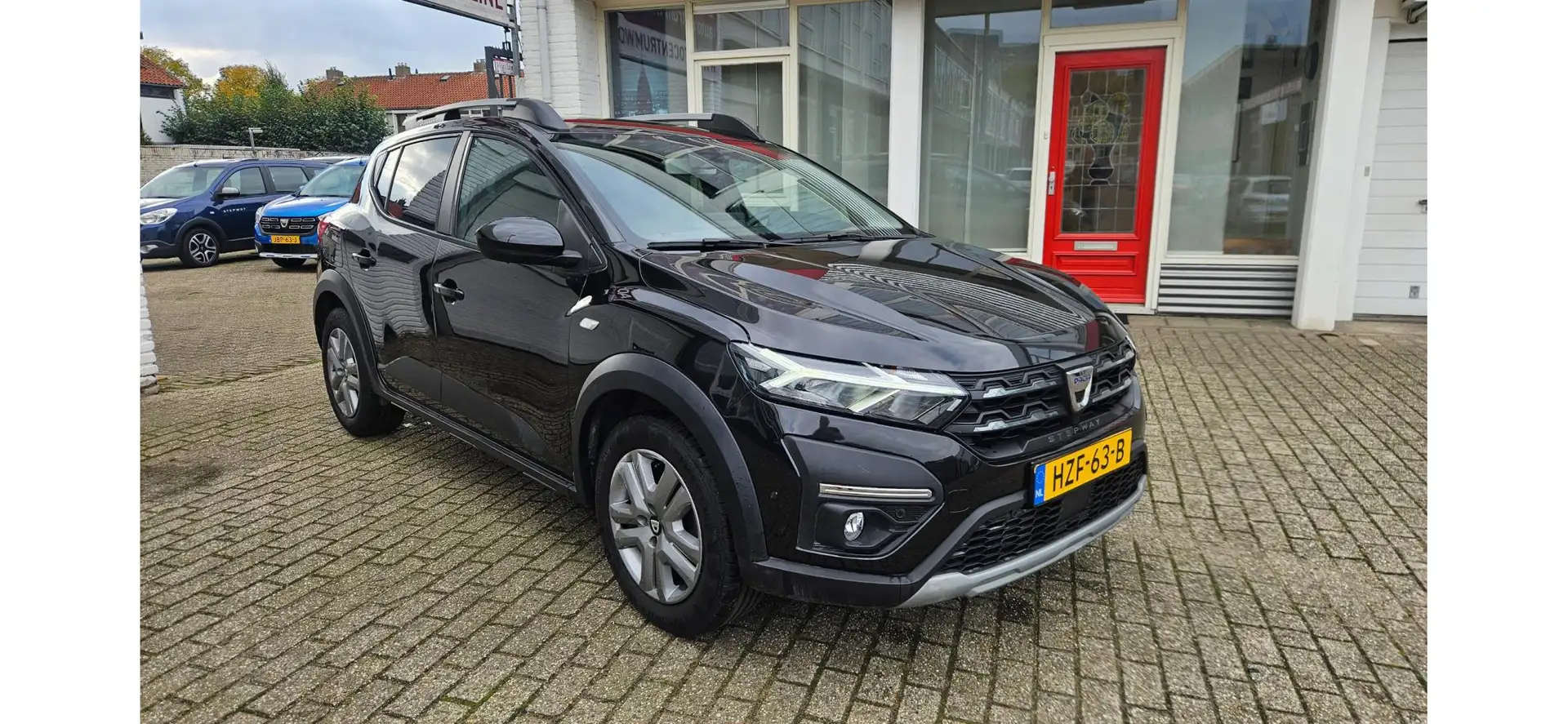 Dacia Sandero Stepway 1.0 TCe 90 Comfort Zwart - 2