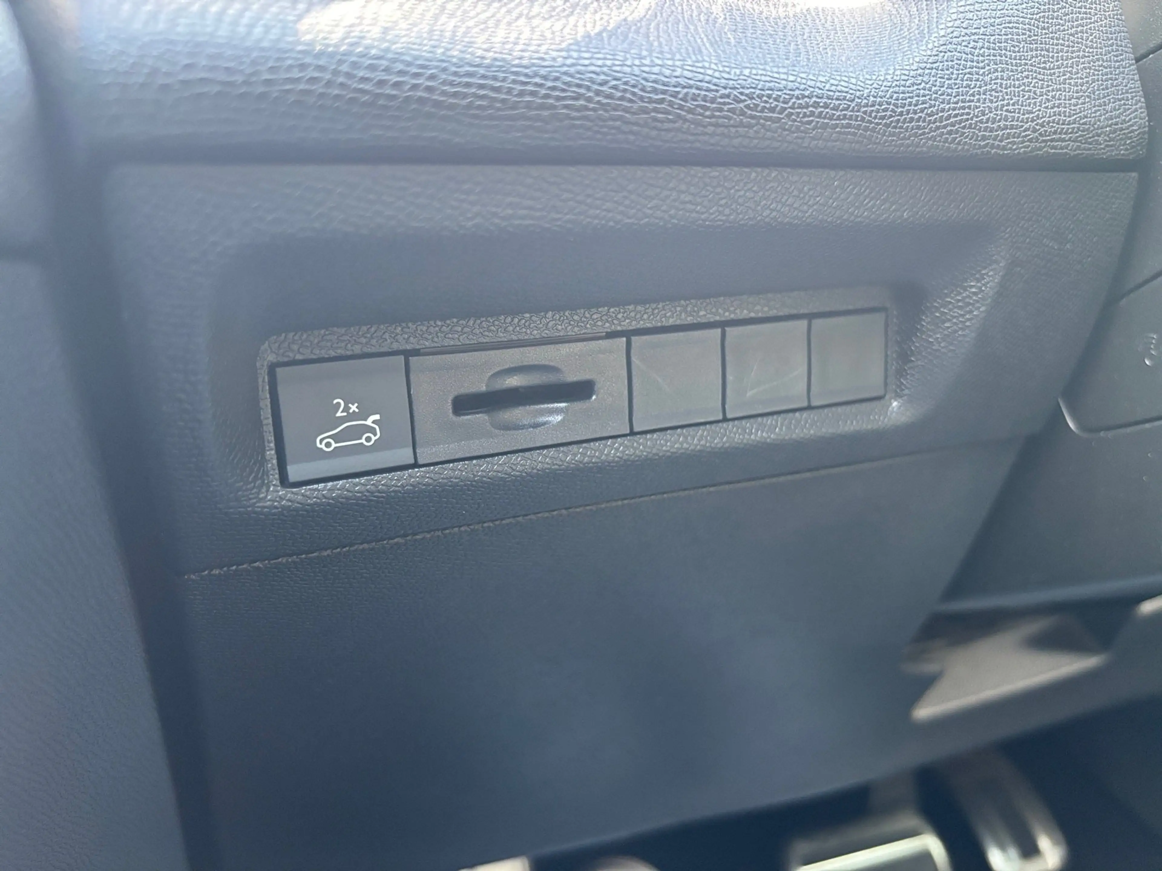 Peugeot 308 SW 1.2 PureTech 130 GT ACC KeyLess LED Navi — photo 7
