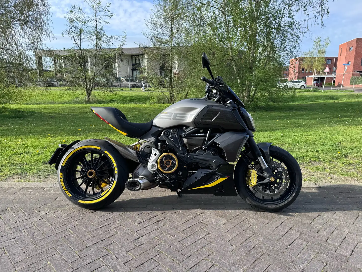 Ducati Diavel 1260 Grijs - 1