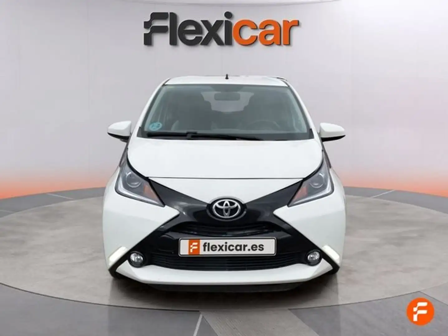 Toyota Aygo 1.0 70 x-play Blanc - 2