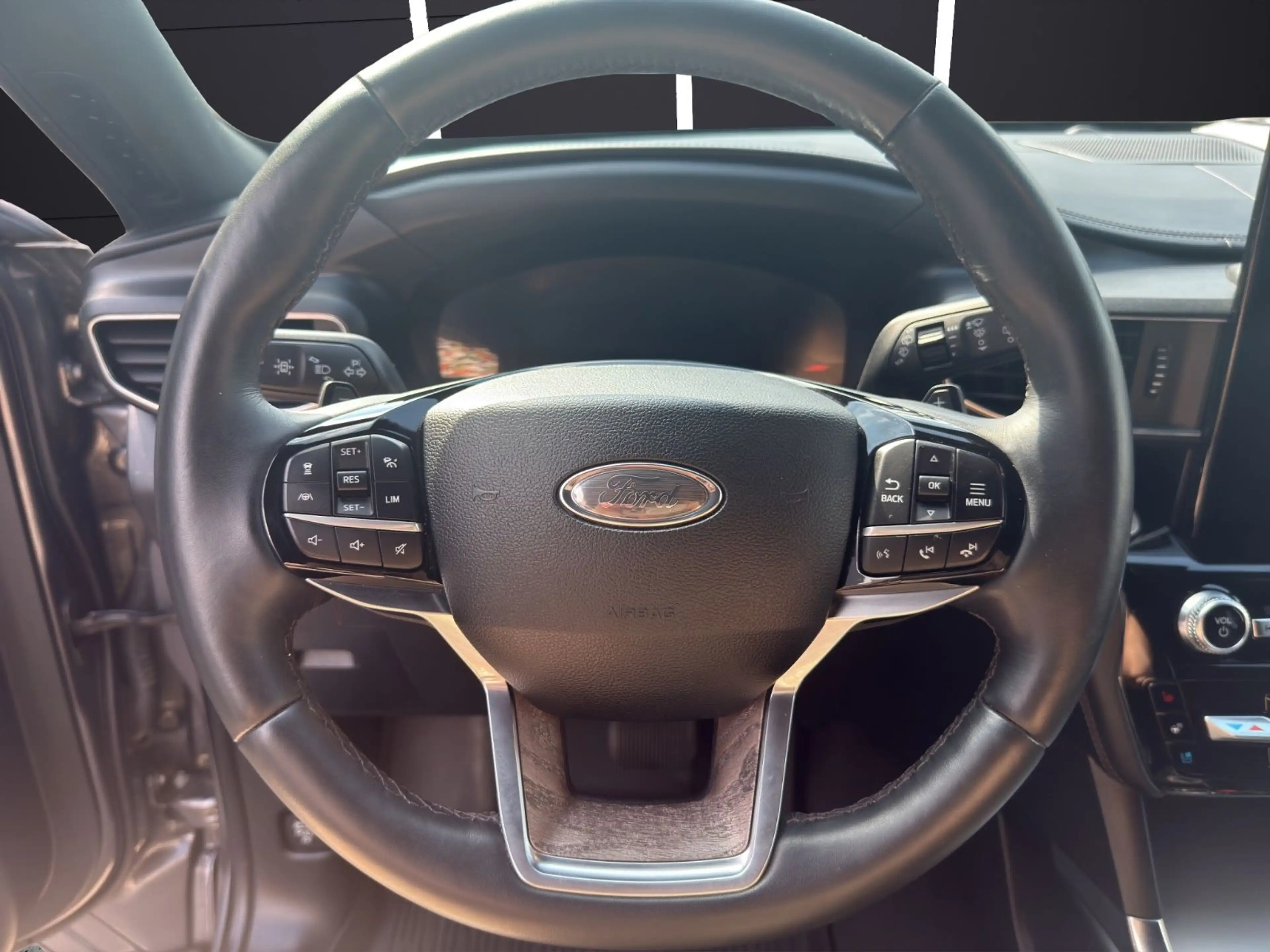 Ford Explorer Platinum Plug-in-Hybrid 4x4*Pano*B&O* — photo 12