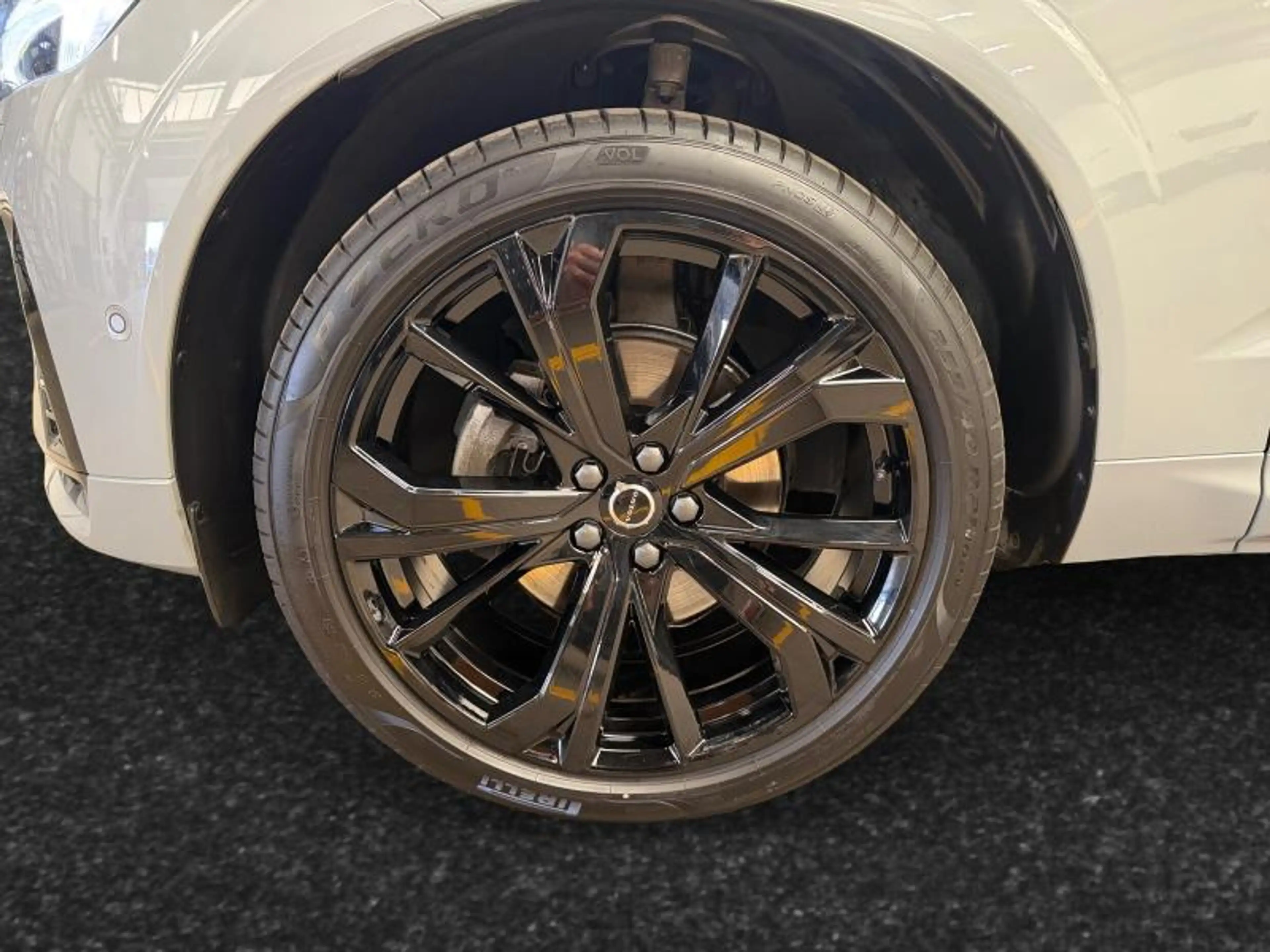 Volvo XC60 Facelift B5 AWD Plus Black Edition / Essence 2026 — photo 14