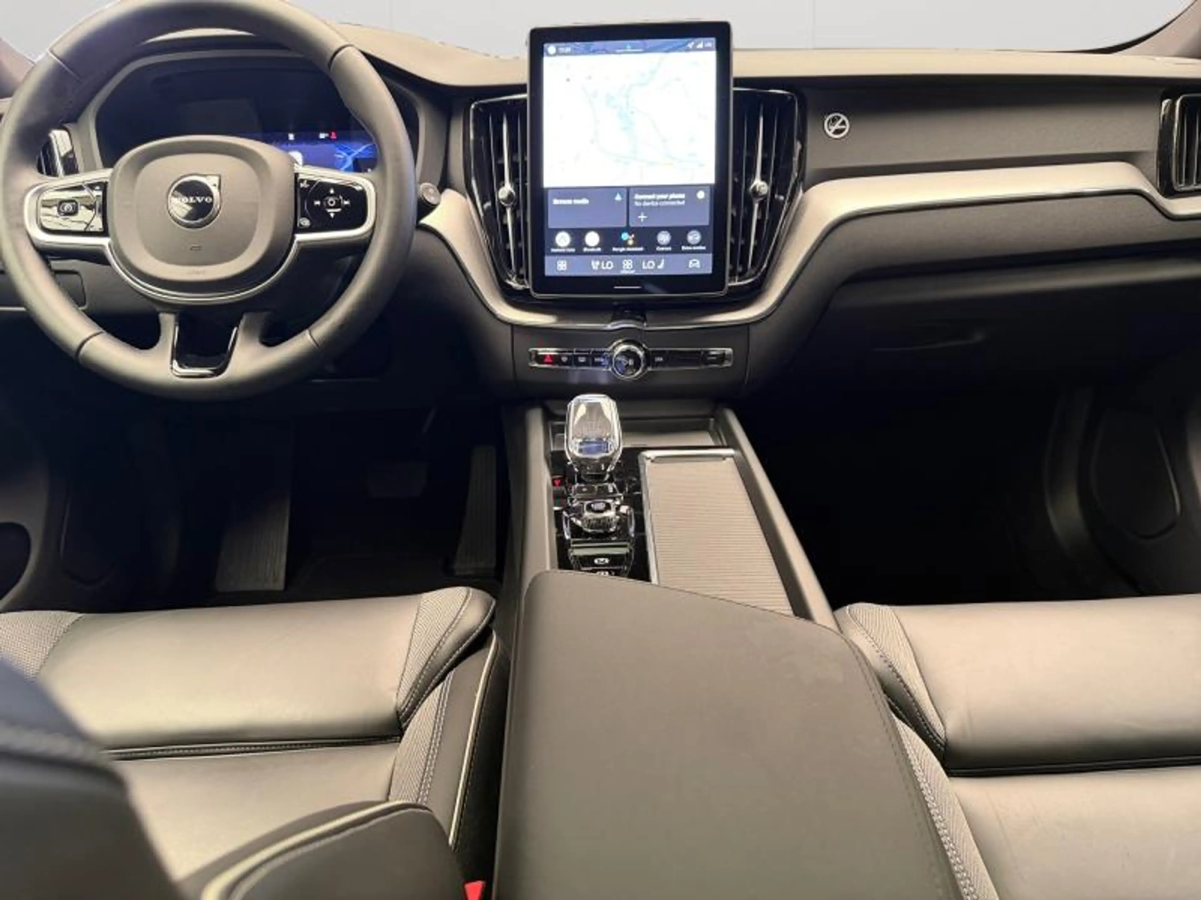 Volvo XC60 Facelift B5 AWD Plus Black Edition / Essence 2026 — photo 10