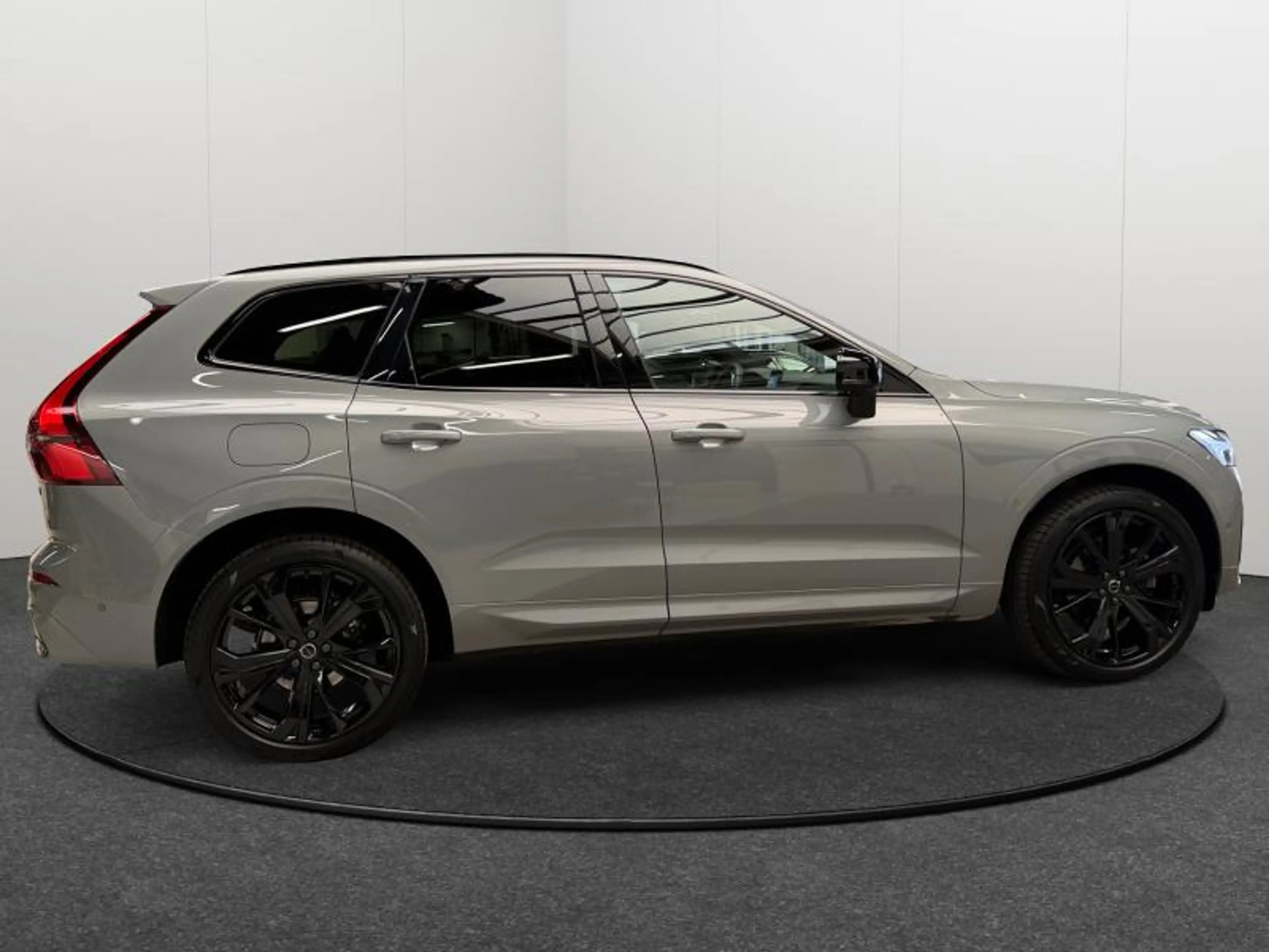 Volvo XC60 Facelift B5 AWD Plus Black Edition / Essence 2026 — photo 6