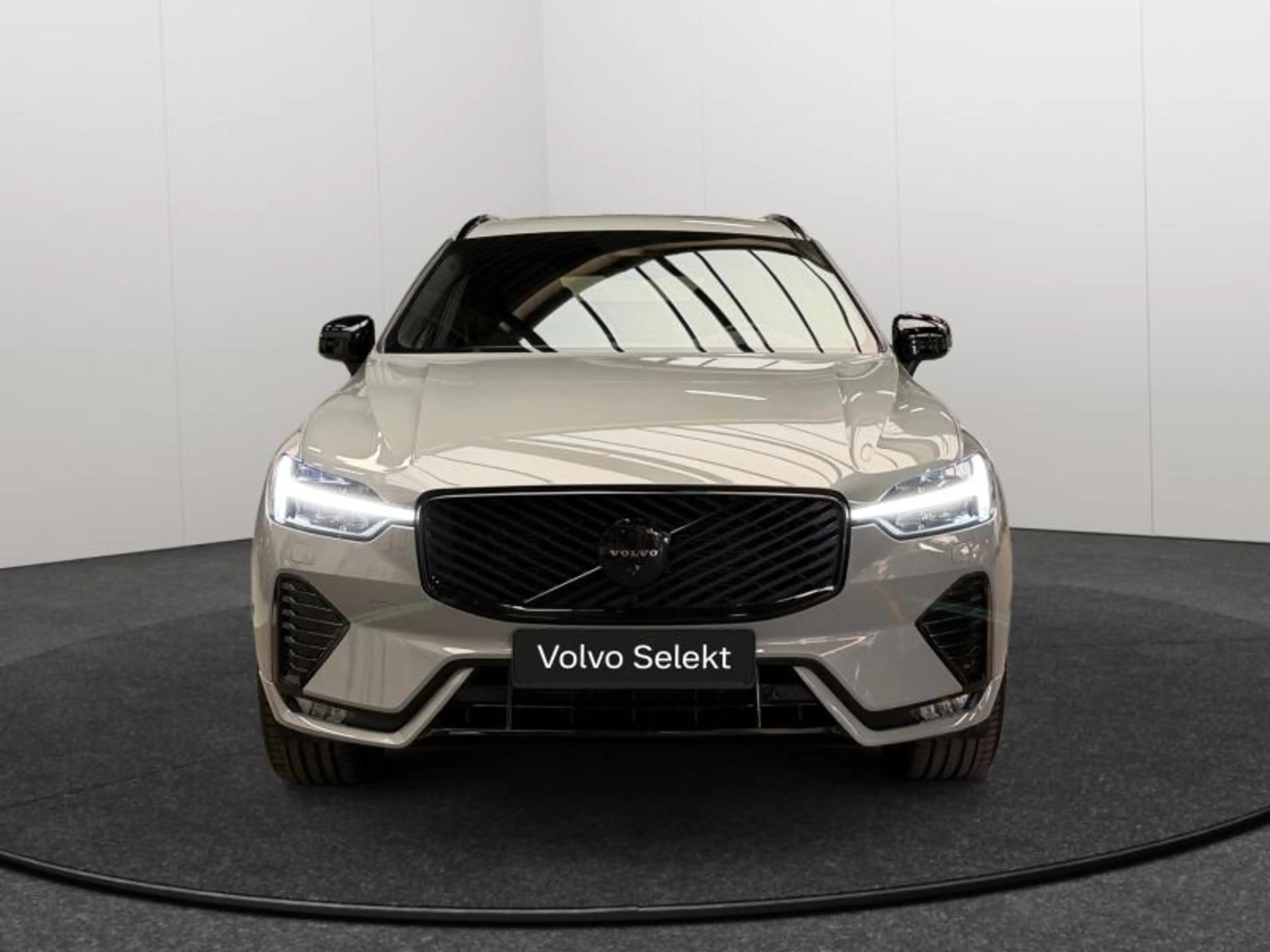 Volvo XC60 Facelift B5 AWD Plus Black Edition / Essence 2026 — photo 8