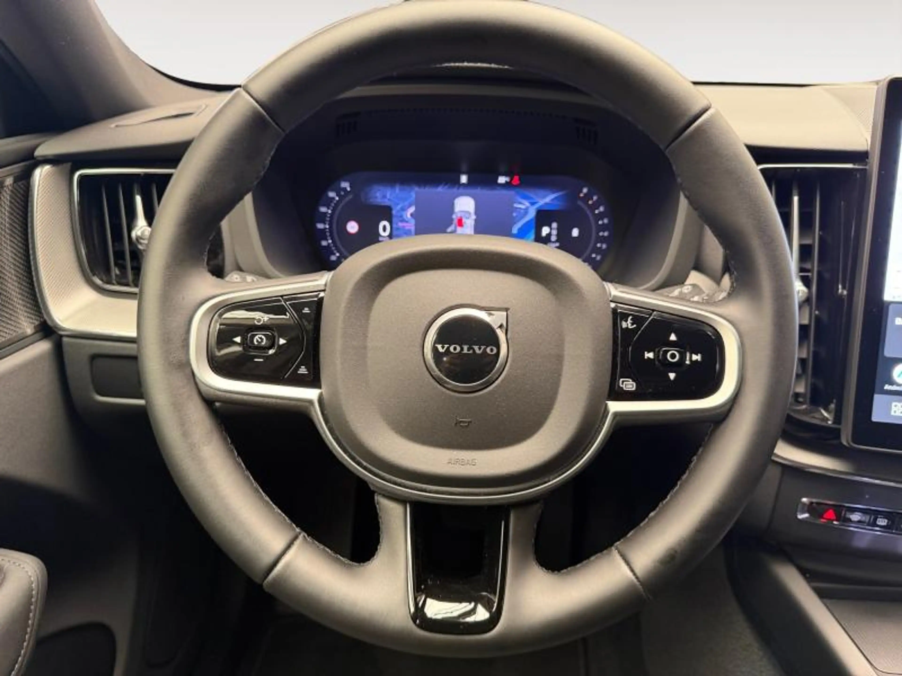 Volvo XC60 Facelift B5 AWD Plus Black Edition / Essence 2026 — photo 12