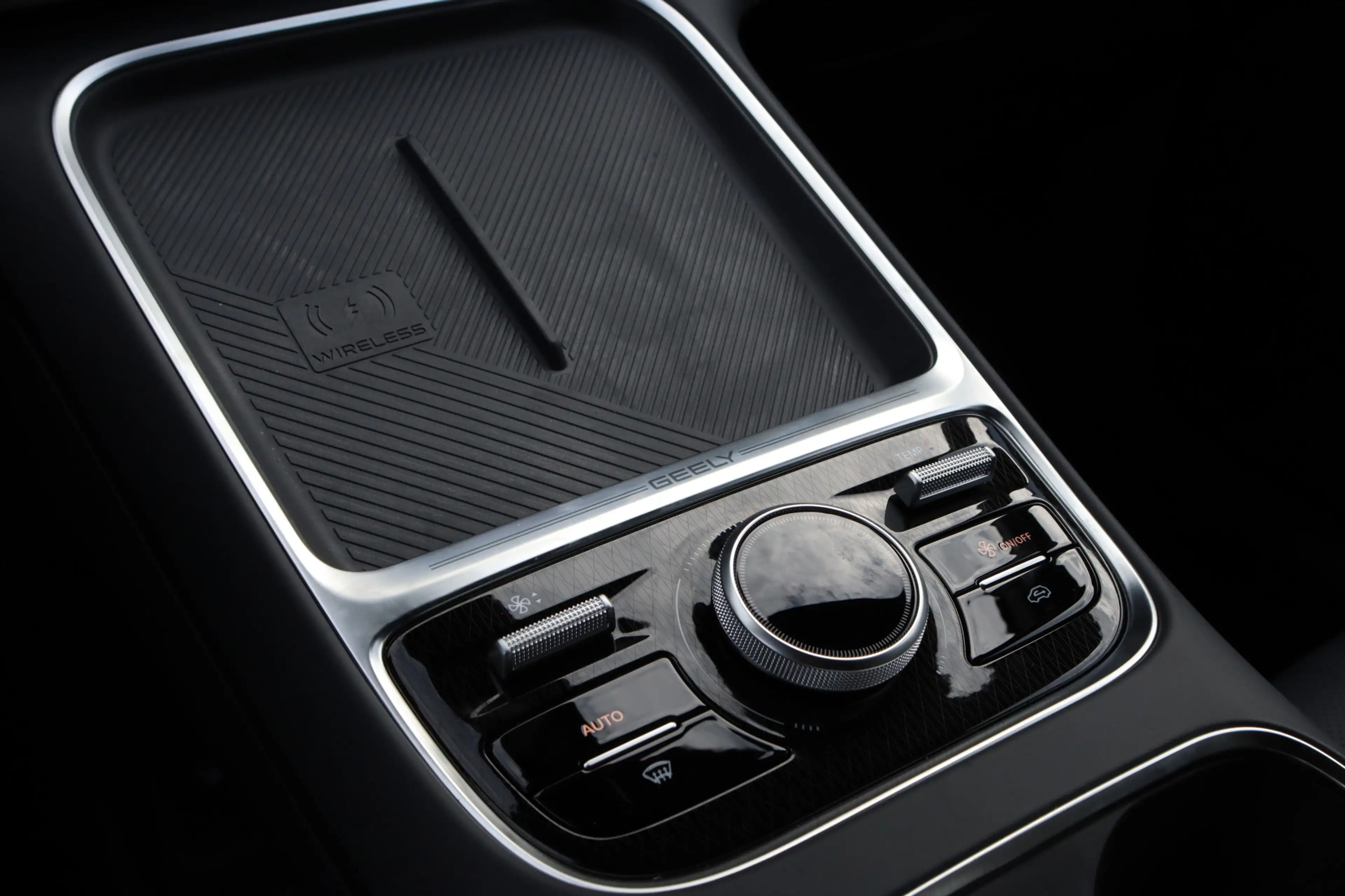 Geely Starray EM-i 1.5 Max+ Long Range [136km] Pano/Leder/Keyless/360 — photo 25