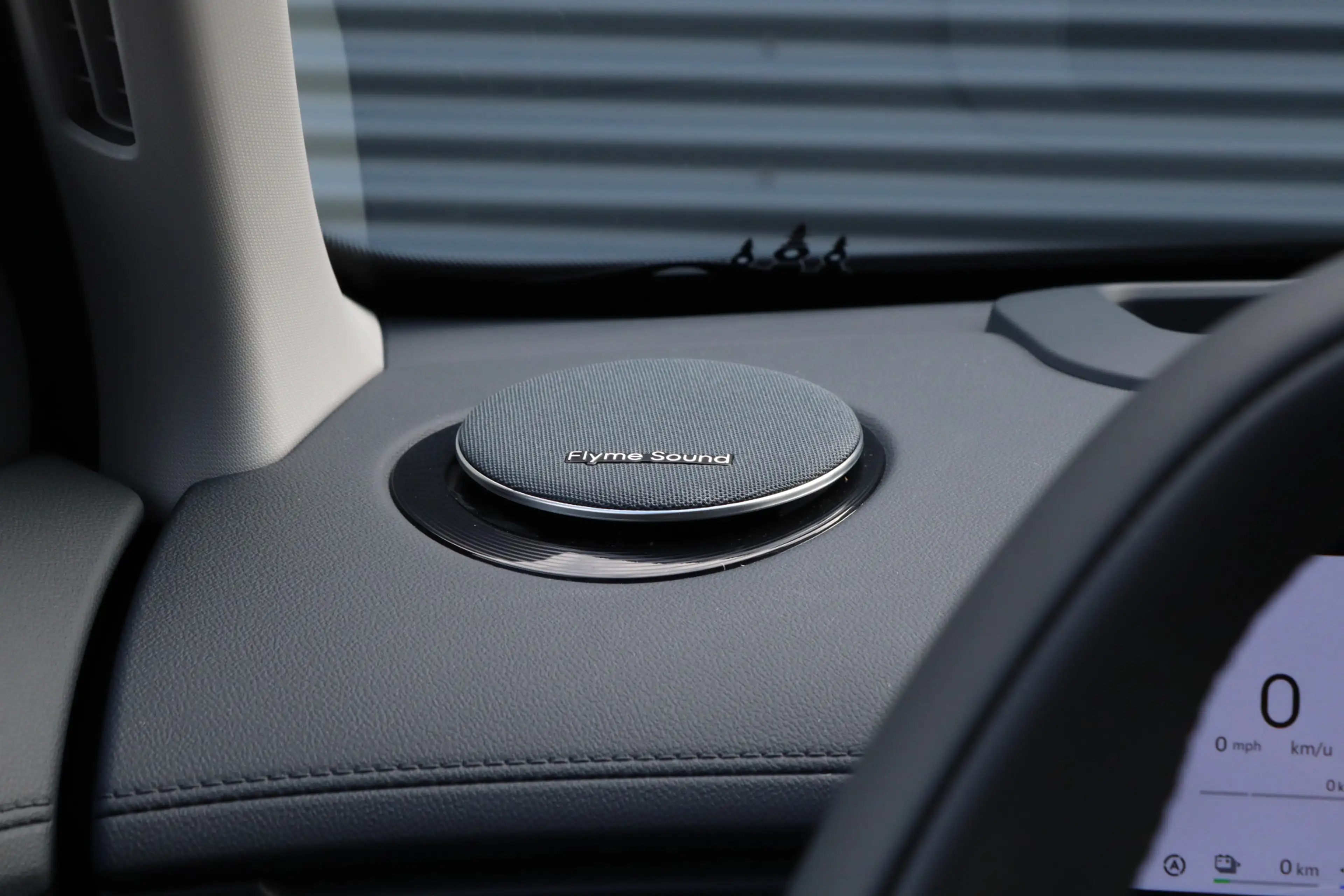 Geely Starray EM-i 1.5 Max+ Long Range [136km] Pano/Leder/Keyless/360 — photo 24