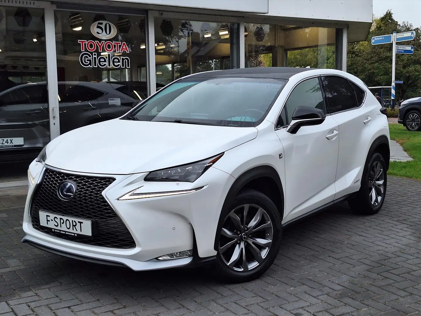 Lexus NX 300h AWD F Sport Line | Panoramadak, Leer, Stoelverwarm Blanc - 2