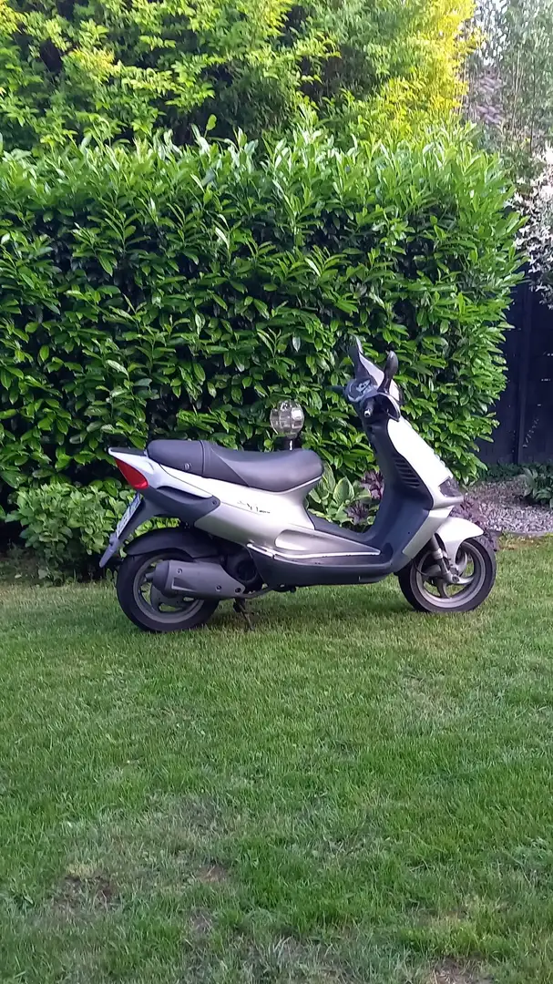Piaggio Skipper 125 ST Zilver - 2