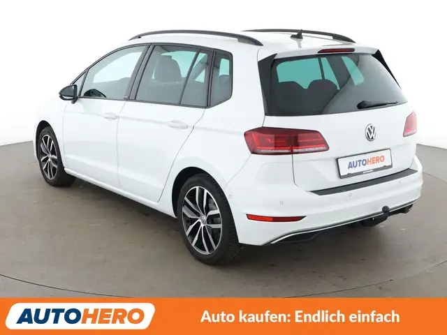 Volkswagen Golf view 4