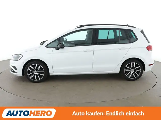 Volkswagen Golf view 3