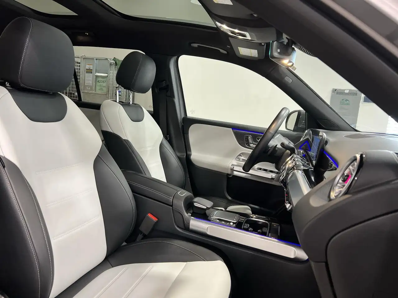Mercedes-Benz GLB снимка Mercedes-Benz GLB