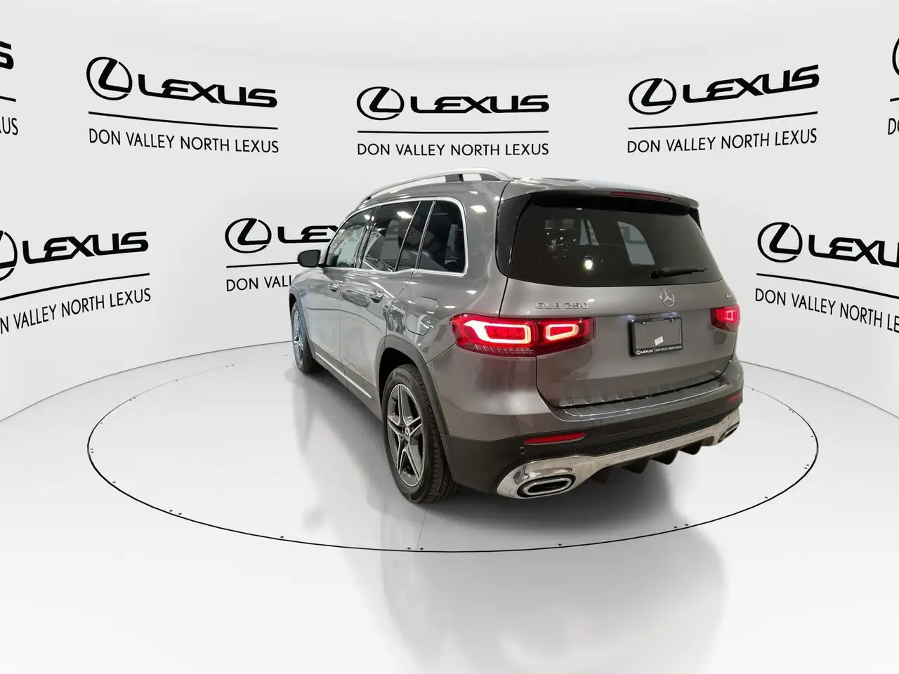 Mercedes-Benz GLB снимка Mercedes-Benz GLB
