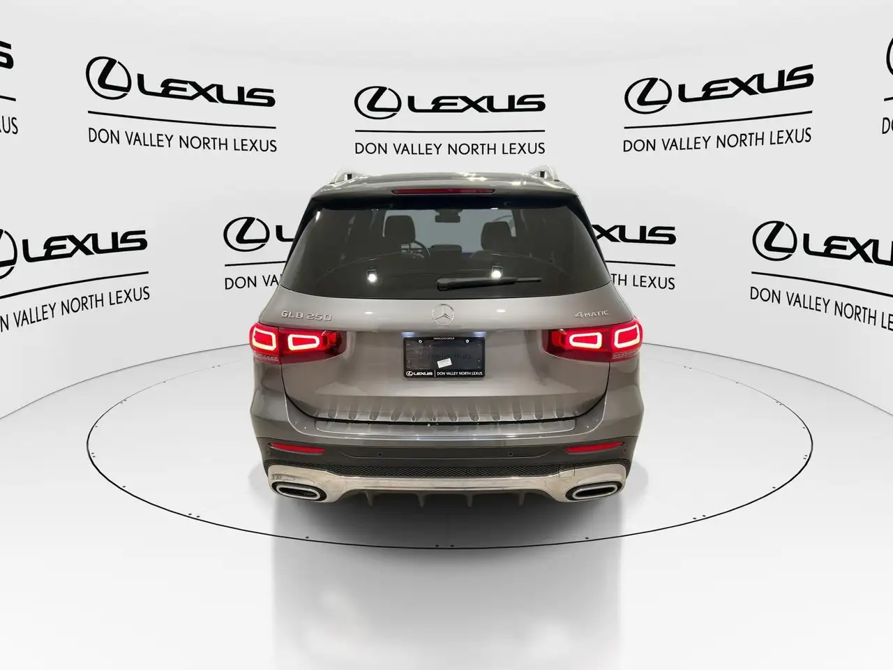 Mercedes-Benz GLB снимка Mercedes-Benz GLB