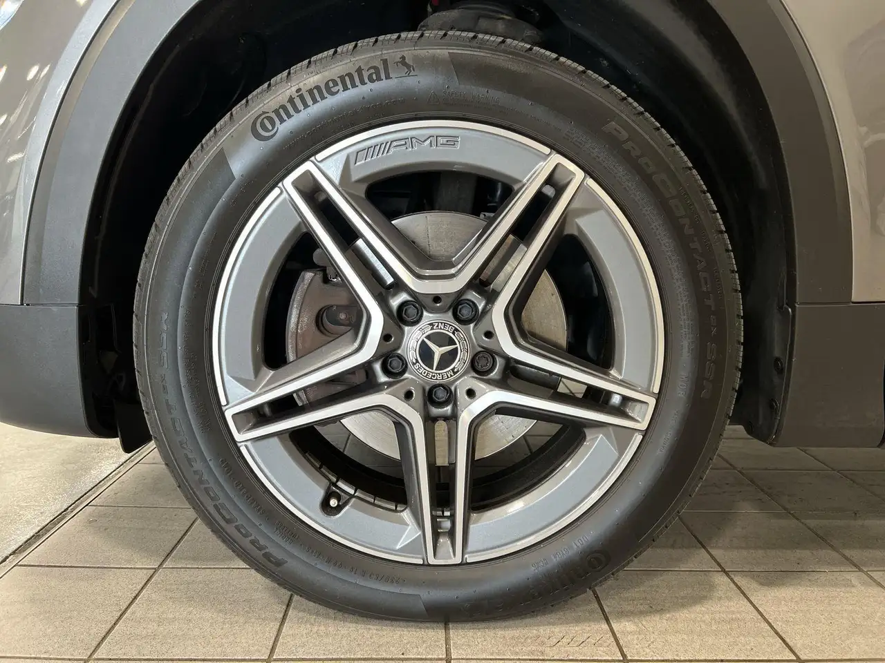 Mercedes-Benz GLB снимка Mercedes-Benz GLB