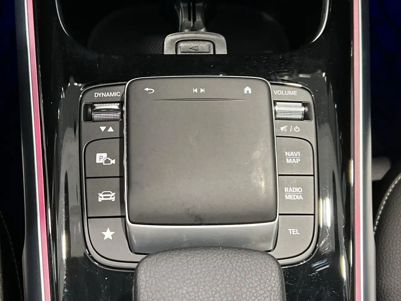 Mercedes-Benz GLB снимка Mercedes-Benz GLB