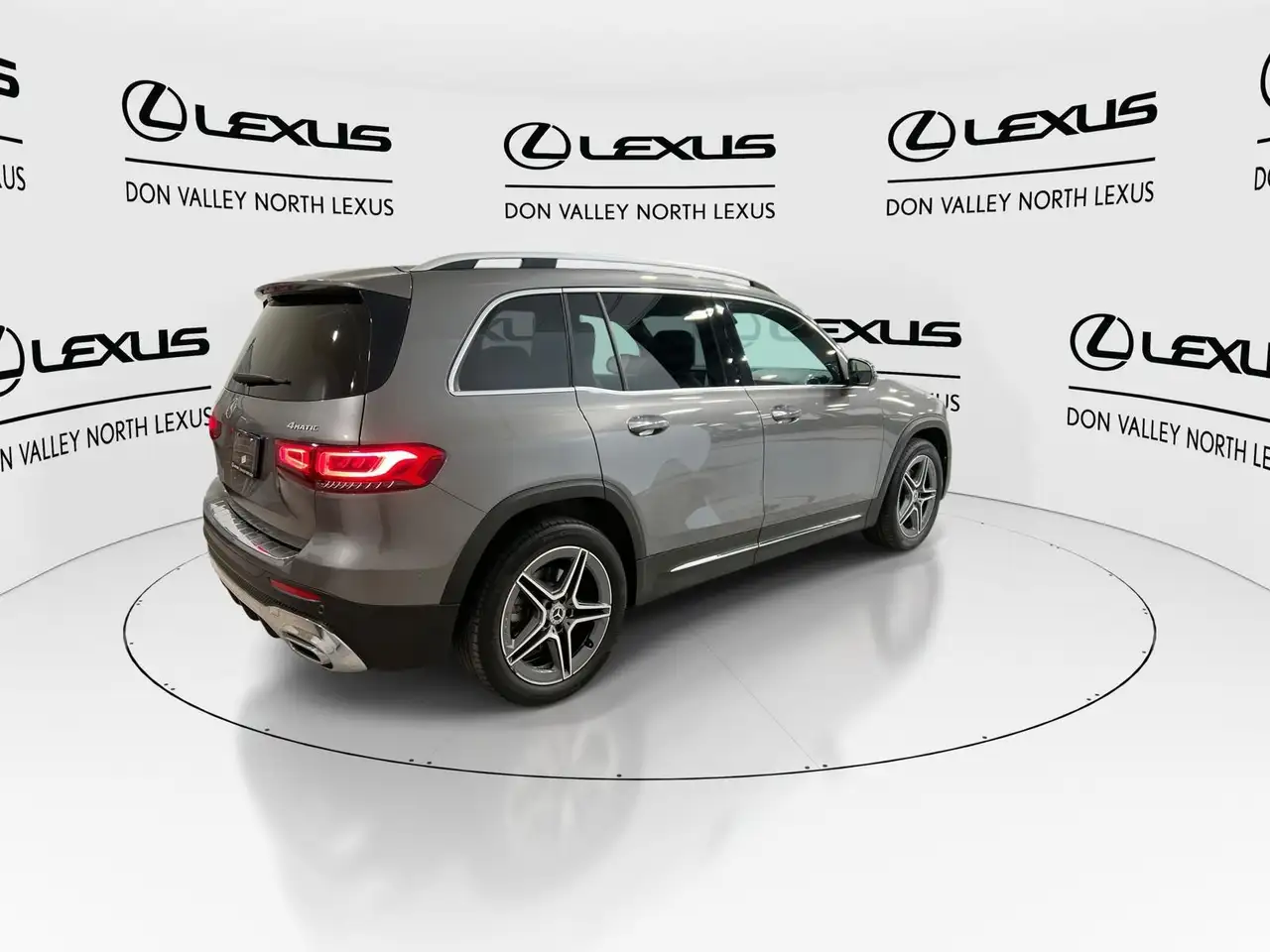 Mercedes-Benz GLB снимка Mercedes-Benz GLB