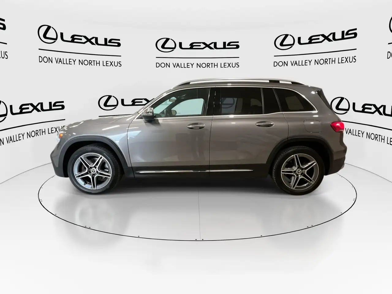 Mercedes-Benz GLB снимка Mercedes-Benz GLB