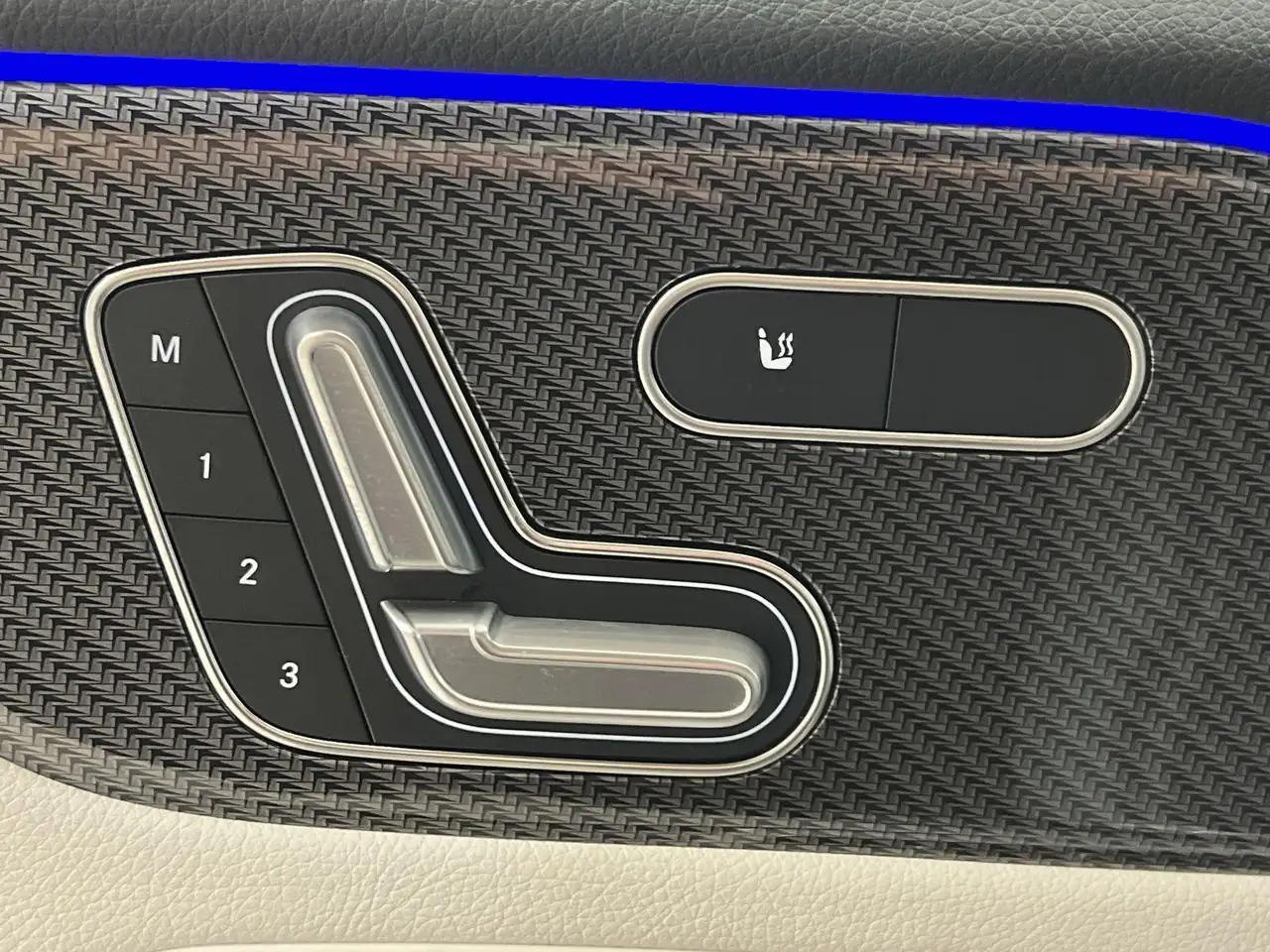 Mercedes-Benz GLB снимка Mercedes-Benz GLB