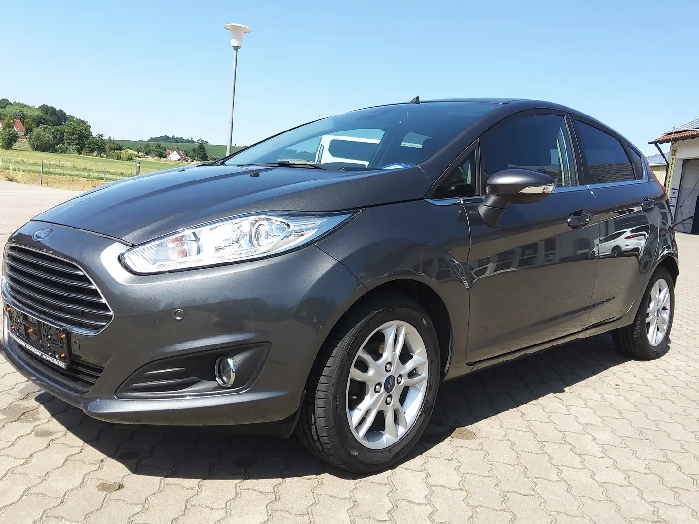 Ford Fiesta Titanium Gris - 2