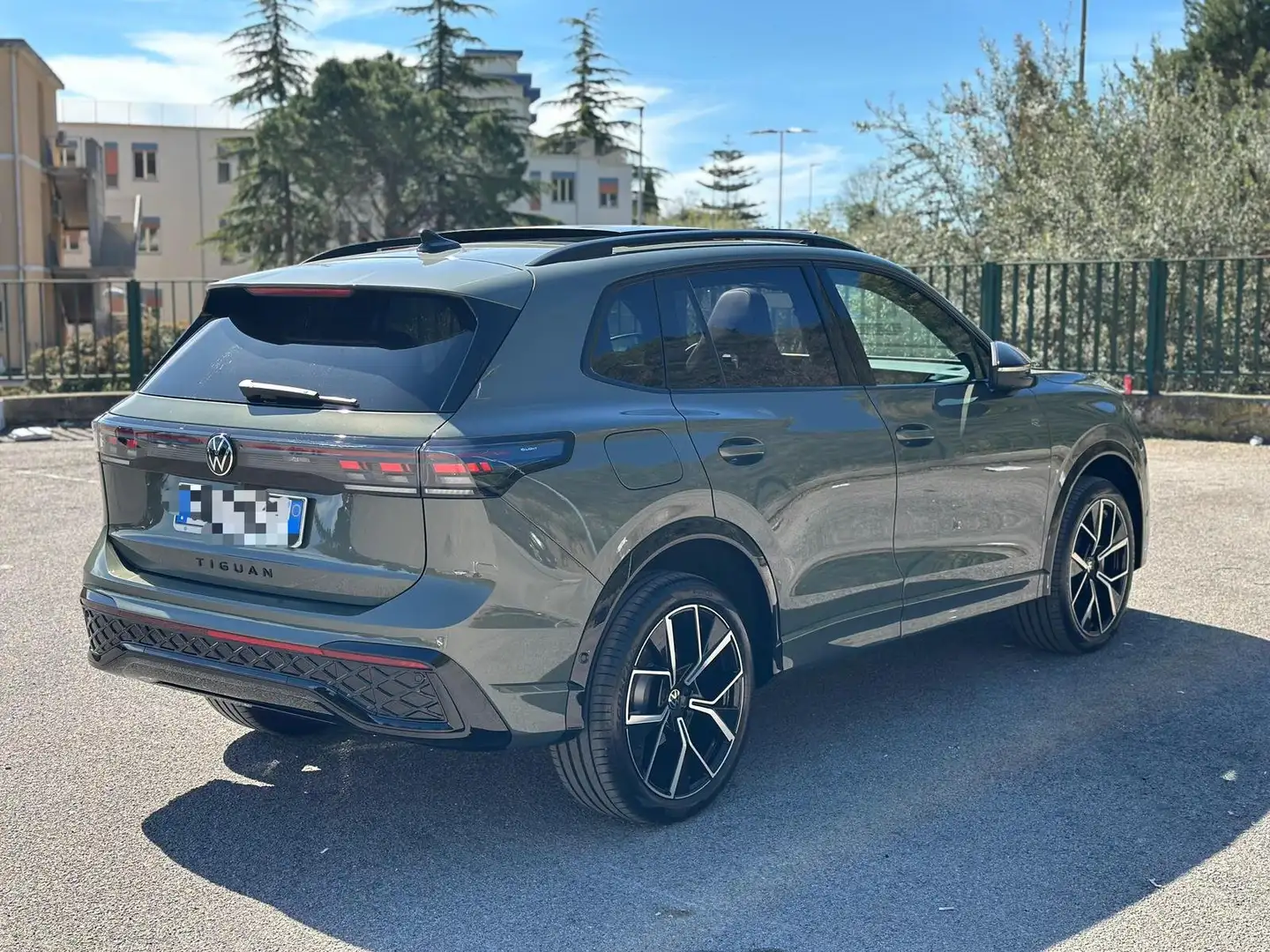 Volkswagen Tiguan Tiguan 2.0 tdi R-Line Plus 4motion 193cv dsg Vert - 2