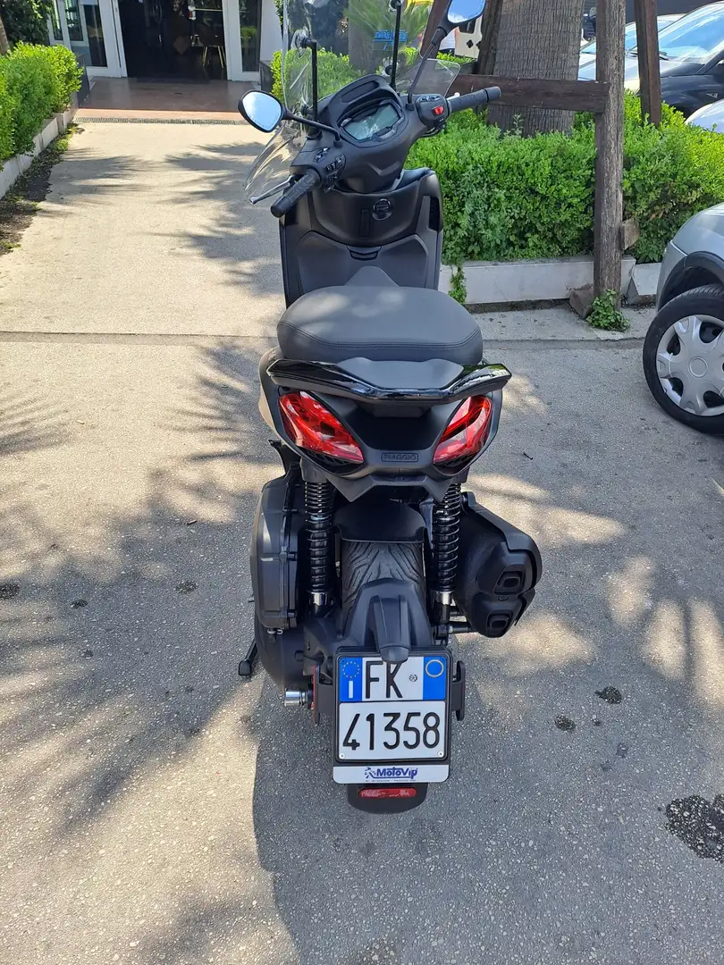 Piaggio Beverly 400 Schwarz - 2