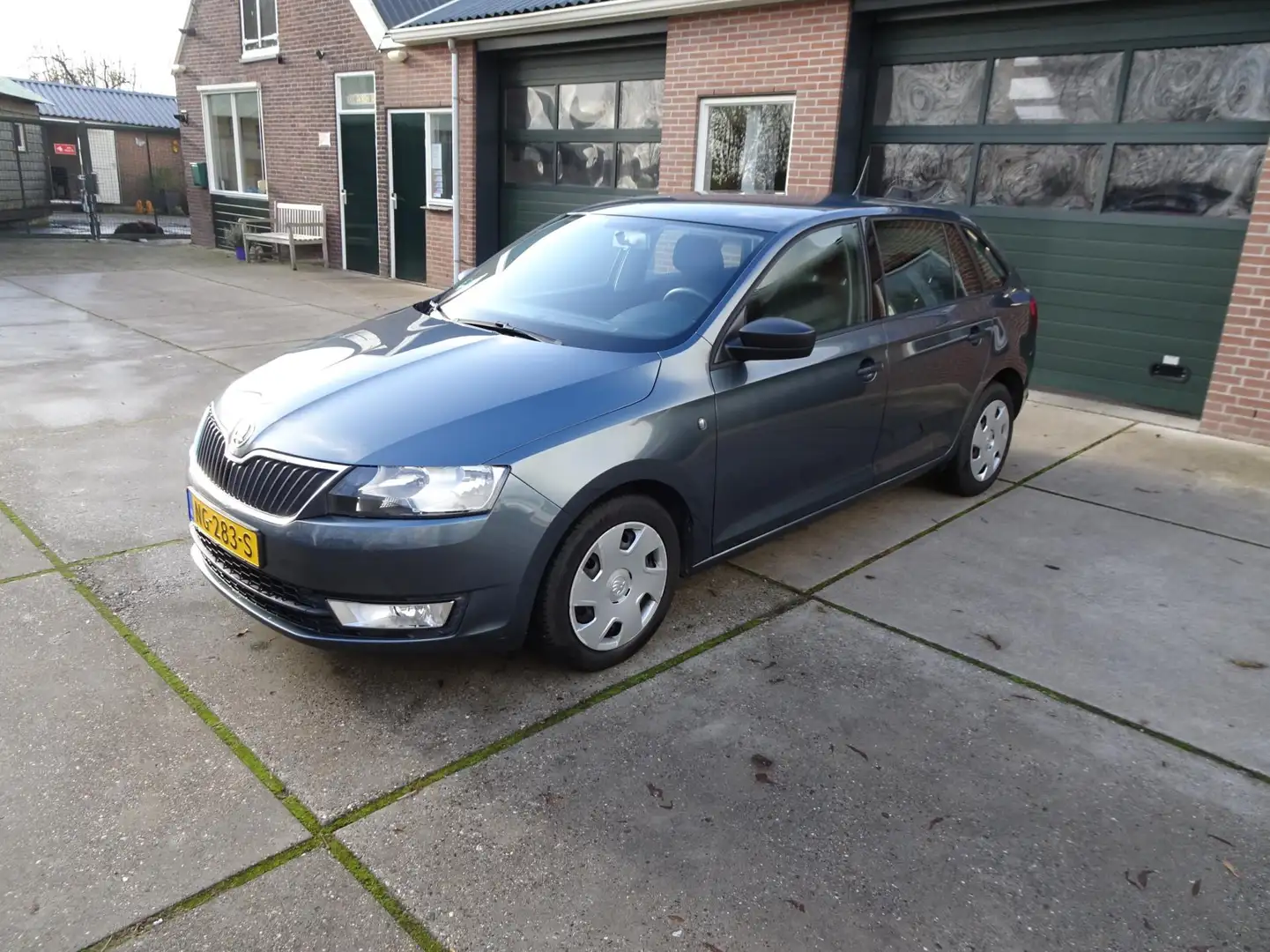 Skoda Rapid/Spaceback 1.2 TSI Greentech Active Grijs - 1