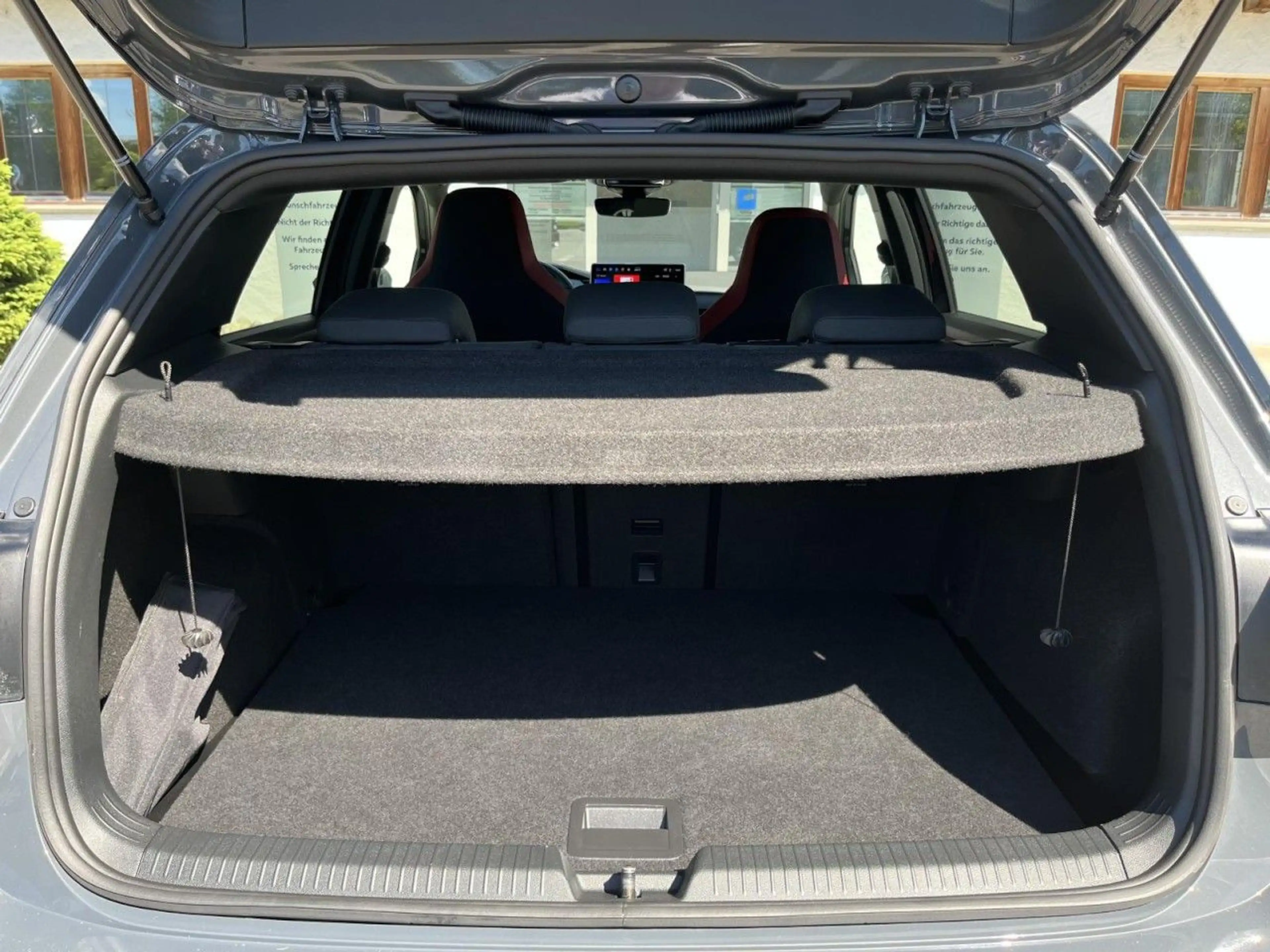 Volkswagen Golf GTI Golf VIII GTI 2,0 TSI DSG (IQ.Light+RearView+ACC — photo 8