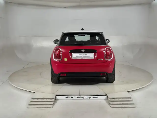 Mini Cooper Se view 4
