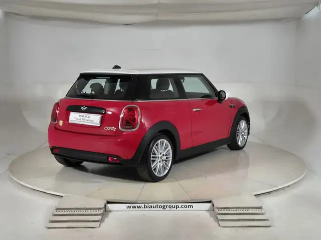 Mini Cooper Se view 5