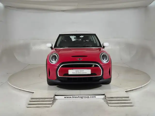 Mini Cooper Se view 3