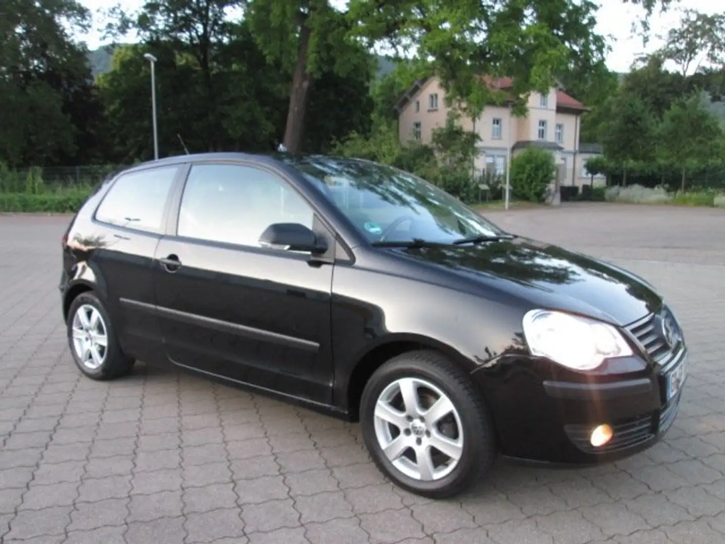 Volkswagen Polo 1.4 Tour+1.HAND+TÜV NEU+WENIG KM+KLIMA Noir - 1
