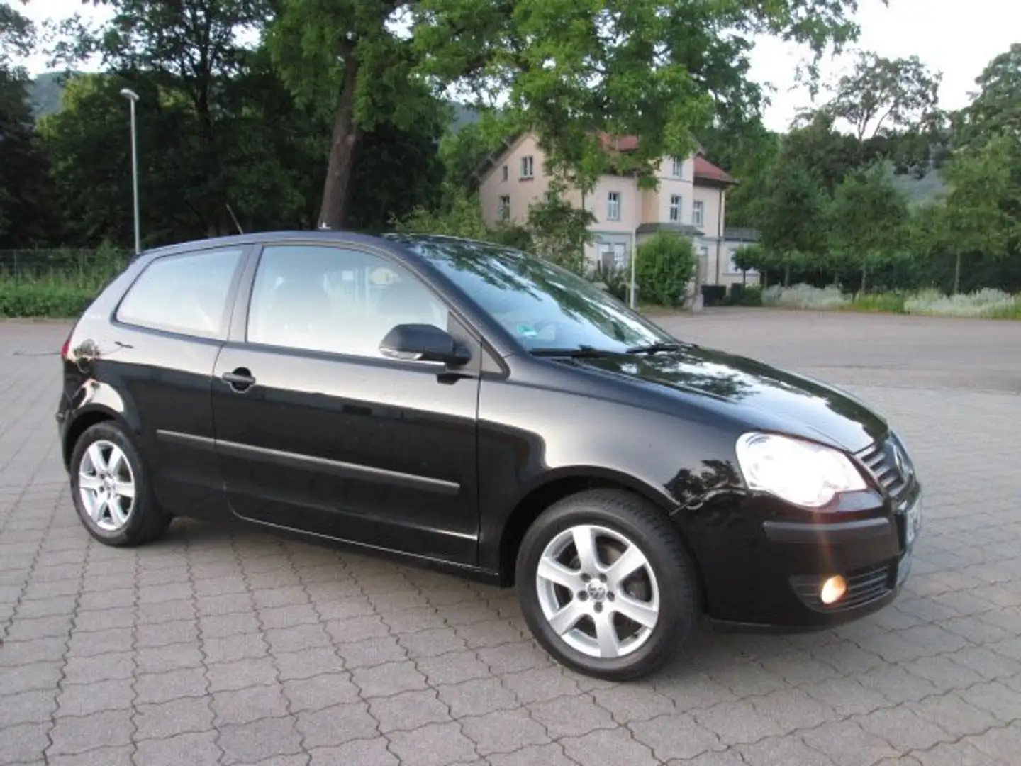 Volkswagen Polo 1.4 Tour+1.HAND+TÜV NEU+WENIG KM+KLIMA Noir - 2