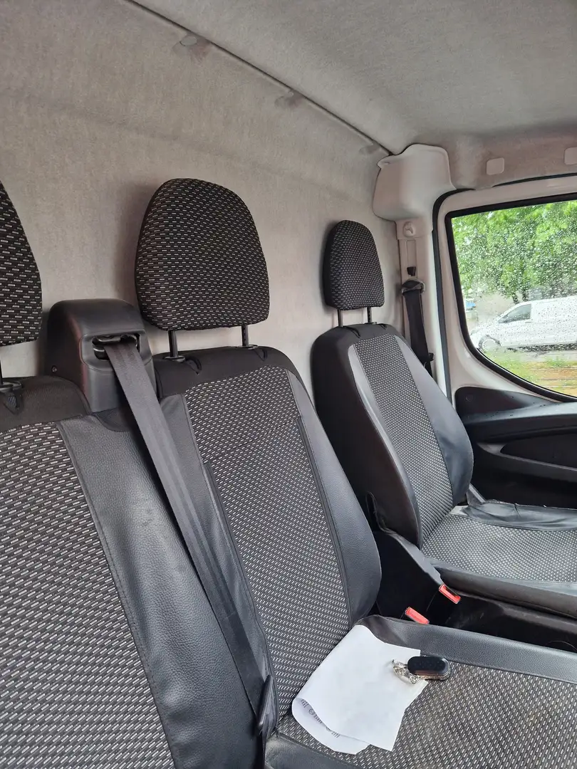 Iveco Daily 33 S 12 D Weiß - 2