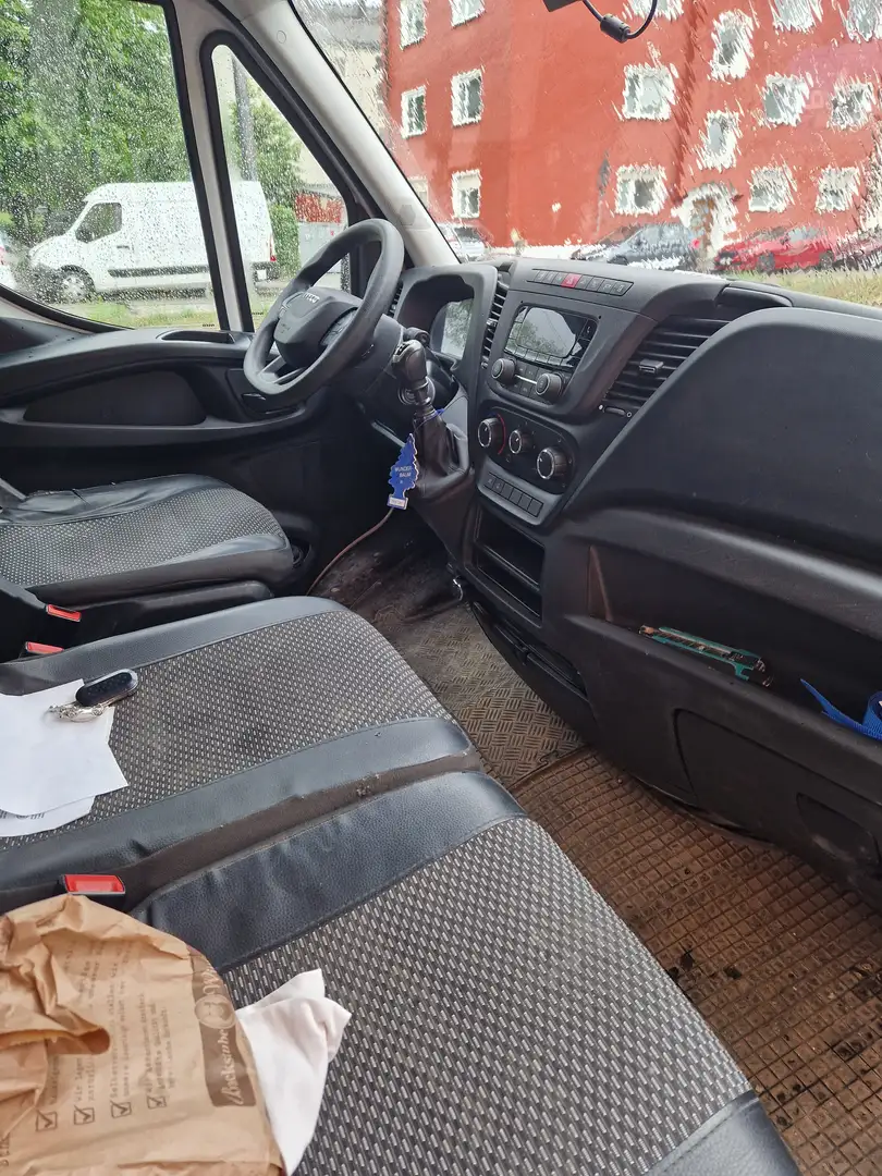 Iveco Daily 33 S 12 D Weiß - 1