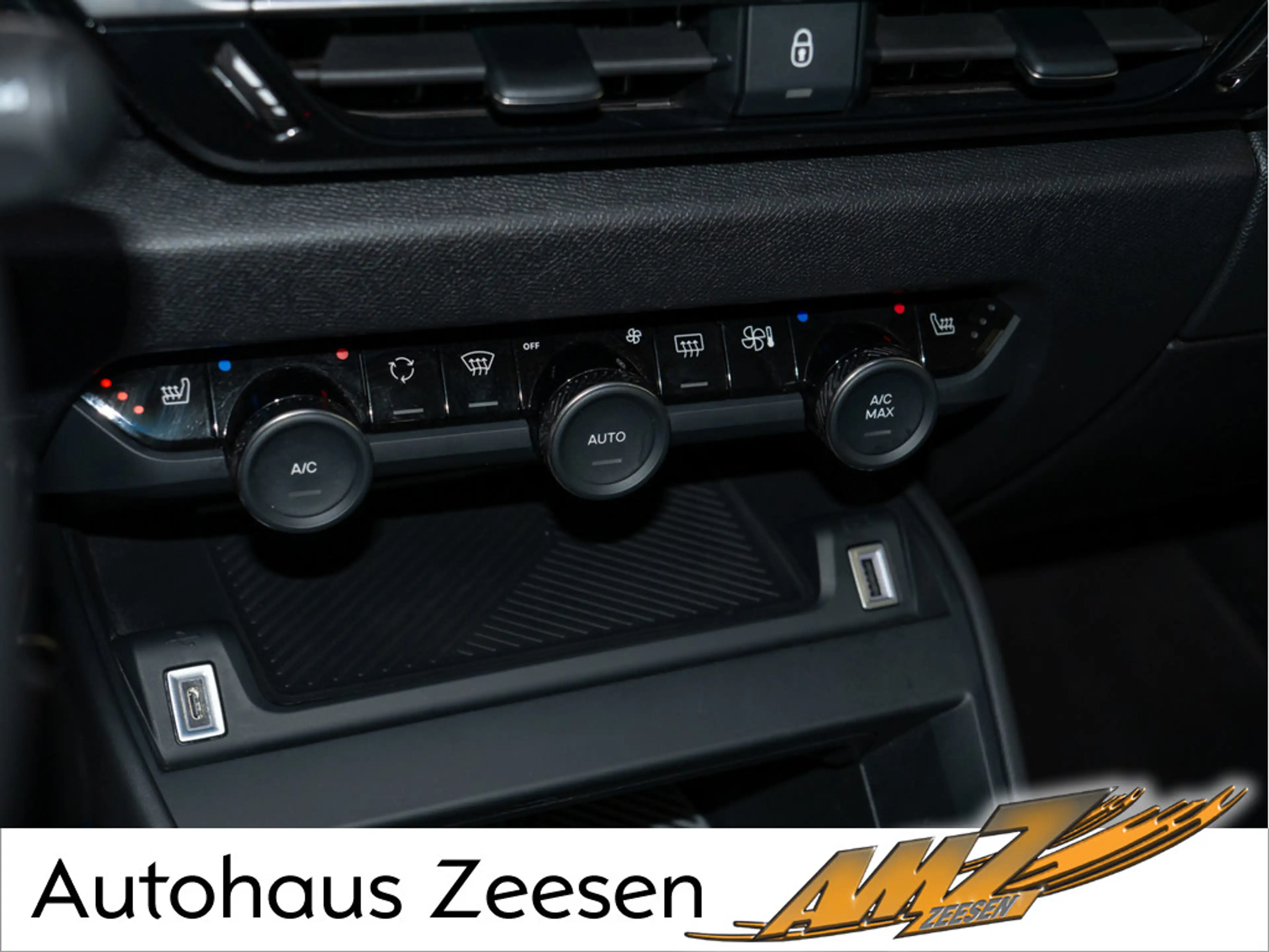 Citroen E-C4 Electric — photo 12