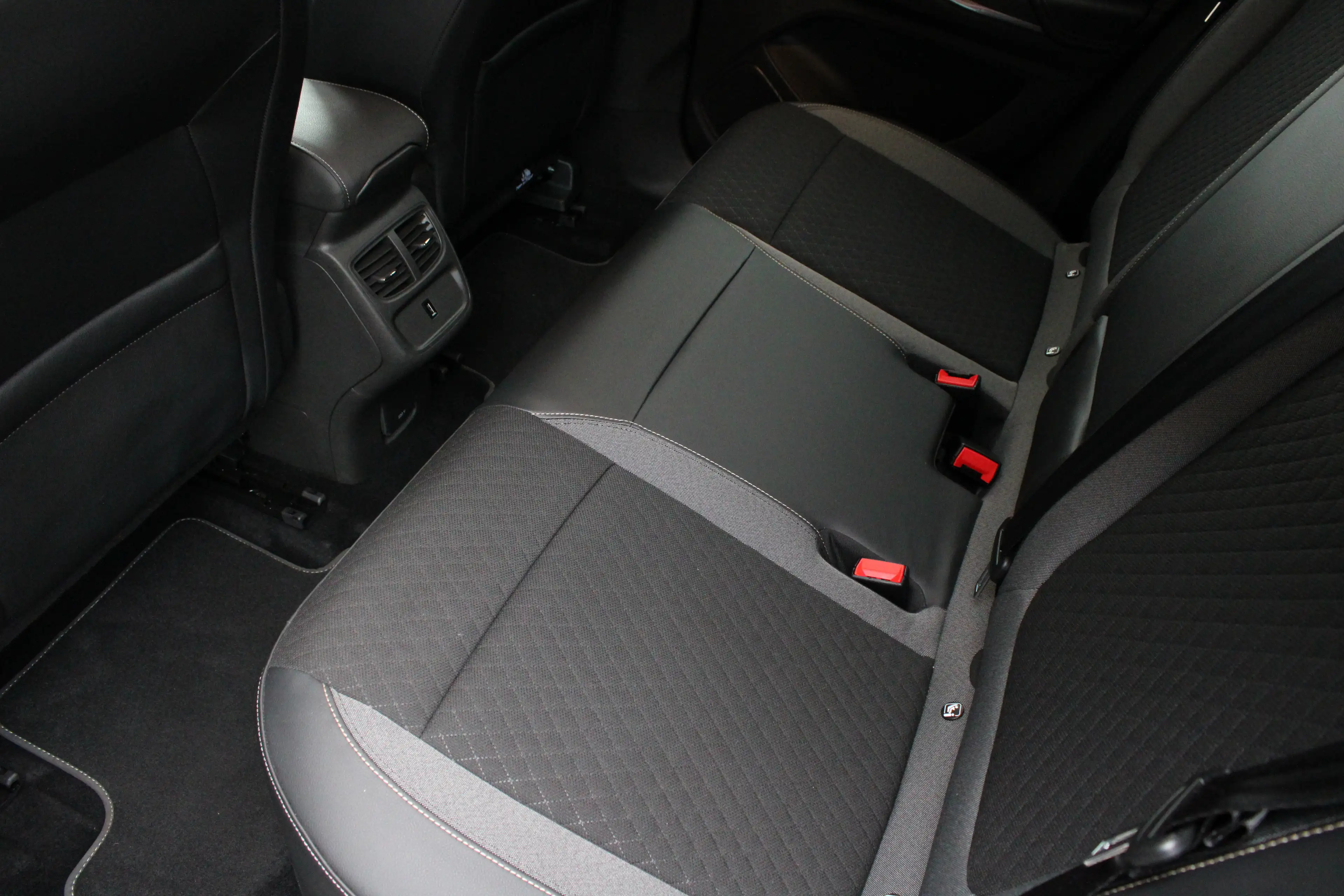 Opel Grandland X 1.6 Turbo Hybrid Business Edition | Automaat | Nav — photo 14