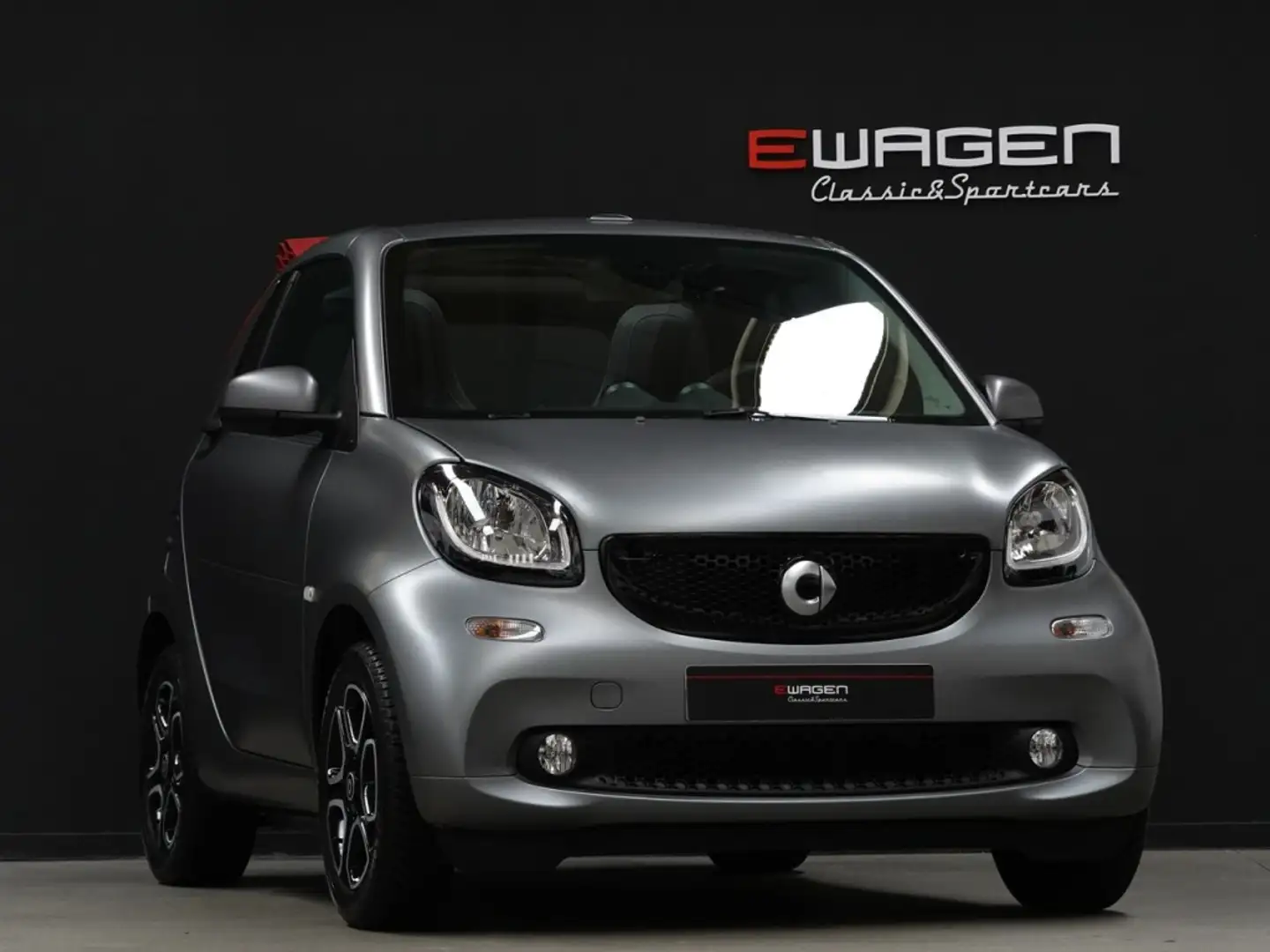 smart forTwo Cabrio 66 Prime Aut. Grau - 1