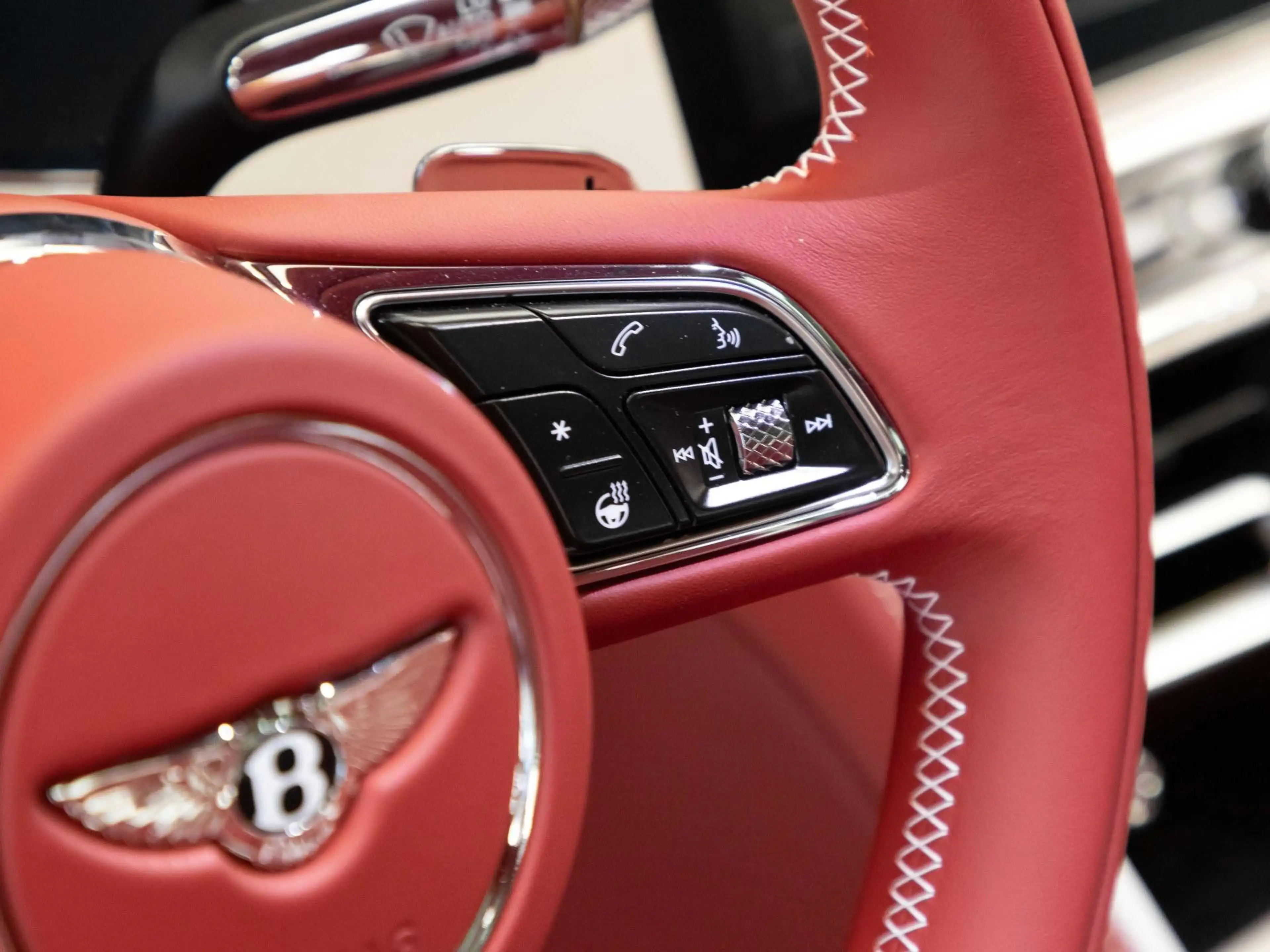 Bentley Flying Spur Speed First Edition WHITE & RED — photo 12