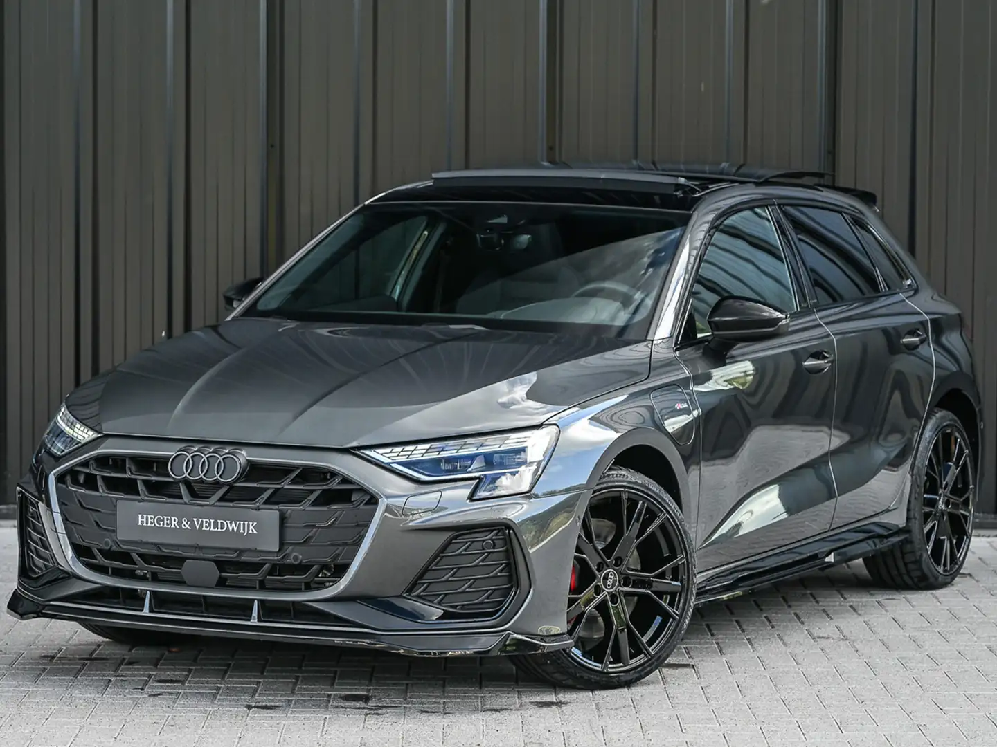 Audi A3 Sportback 45 TFSI e S EDITION COMPETITION | PANORA Grau - 2