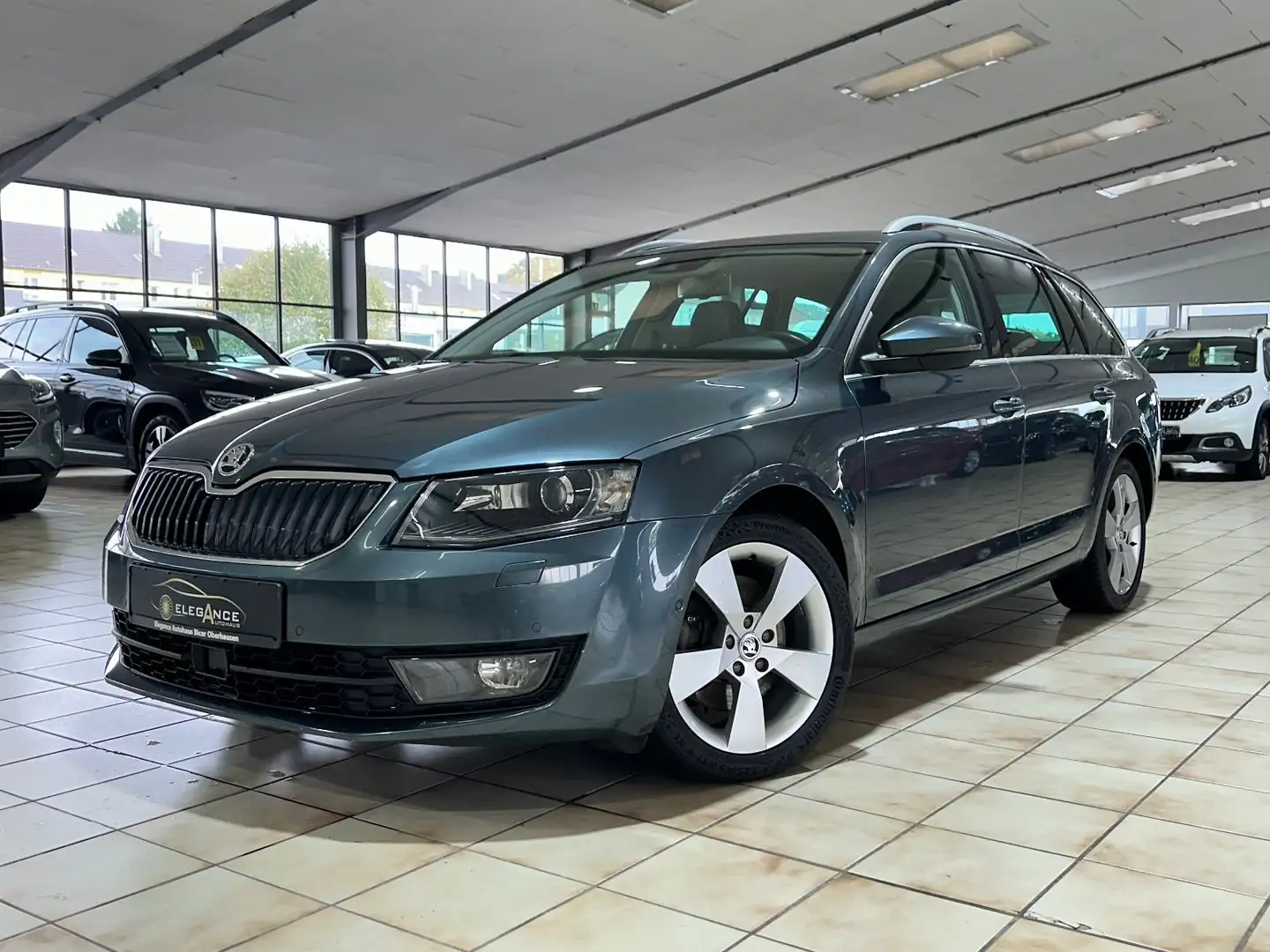 Skoda Octavia Combi Elegance*BI-XENON*ACC*NAVI*AUTOMA* Gris - 1