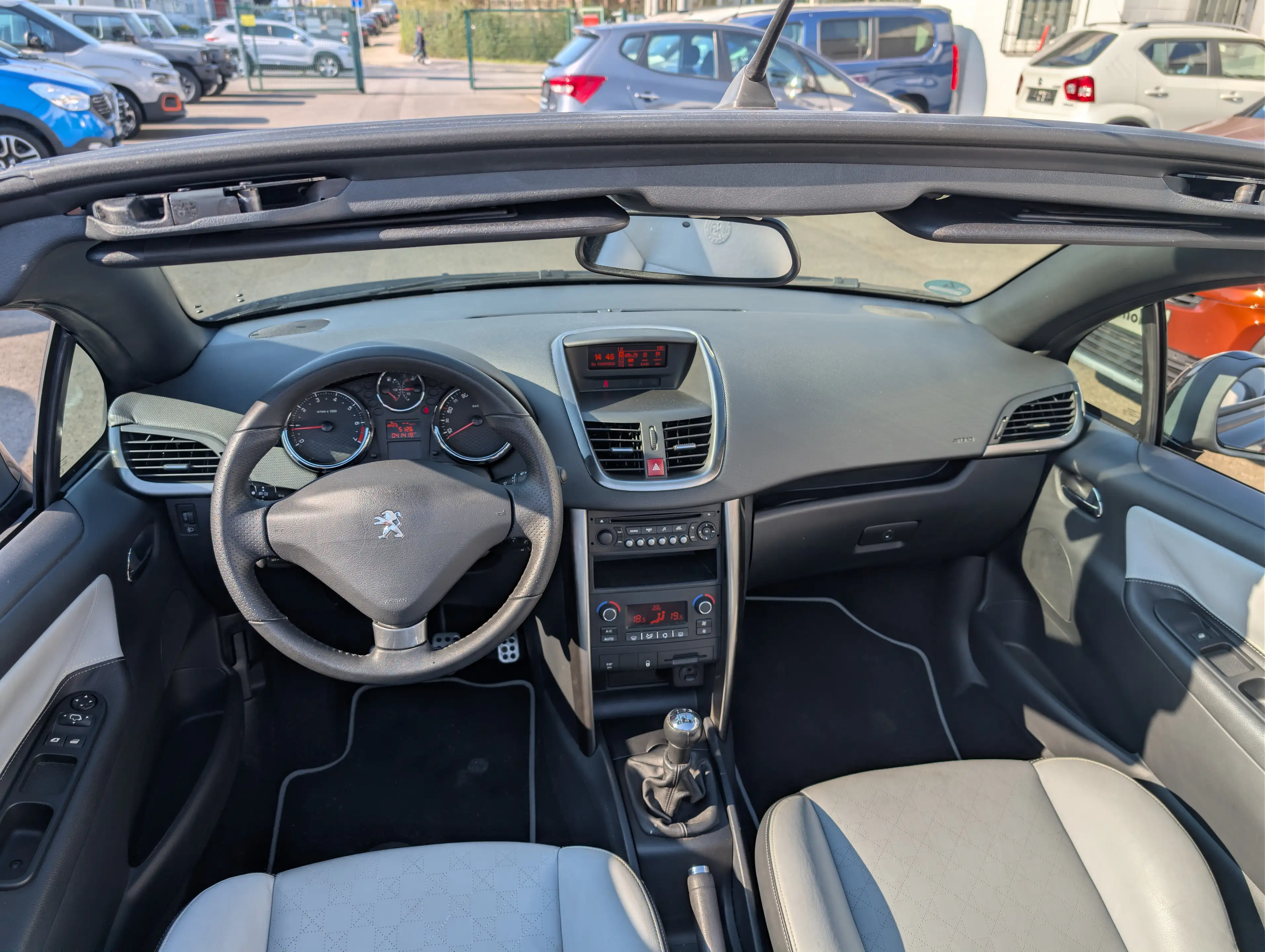 Peugeot 207 207 CC 120 VTi Roland Garros Klimaaut/Leder/Alu17" — photo 9