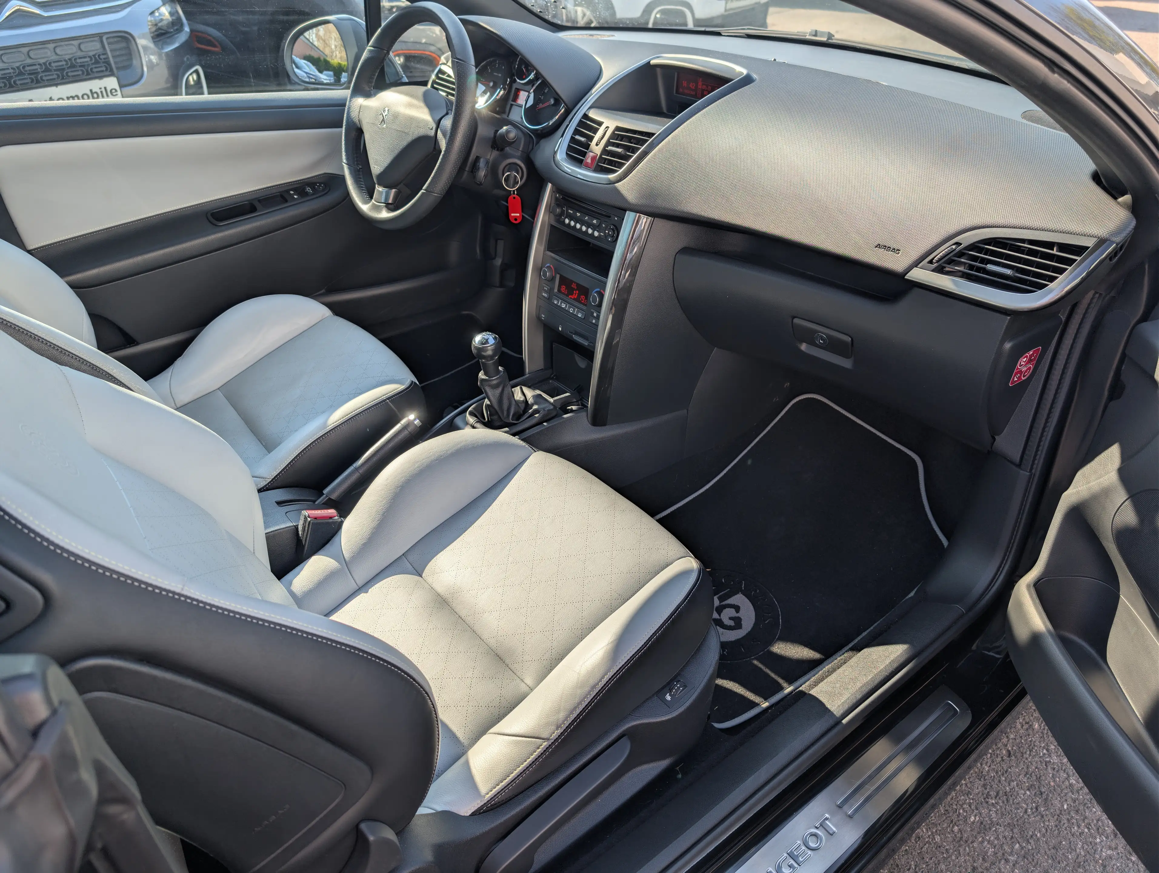 Peugeot 207 207 CC 120 VTi Roland Garros Klimaaut/Leder/Alu17" — photo 8