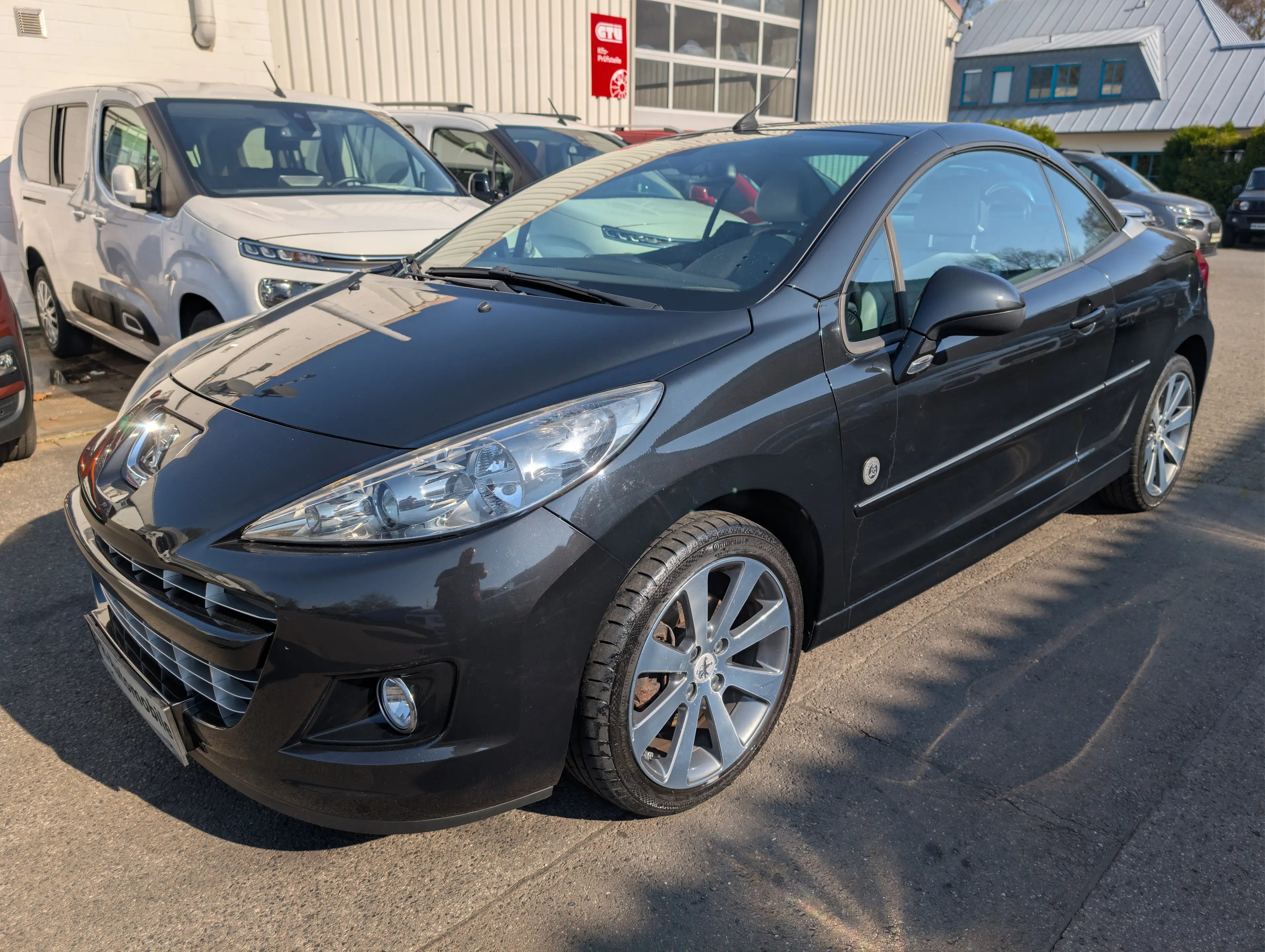 Peugeot 207 207 CC 120 VTi Roland Garros Klimaaut/Leder/Alu17"