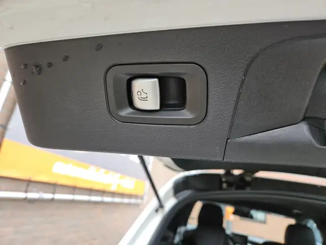 Mercedes-Benz GLC view 29